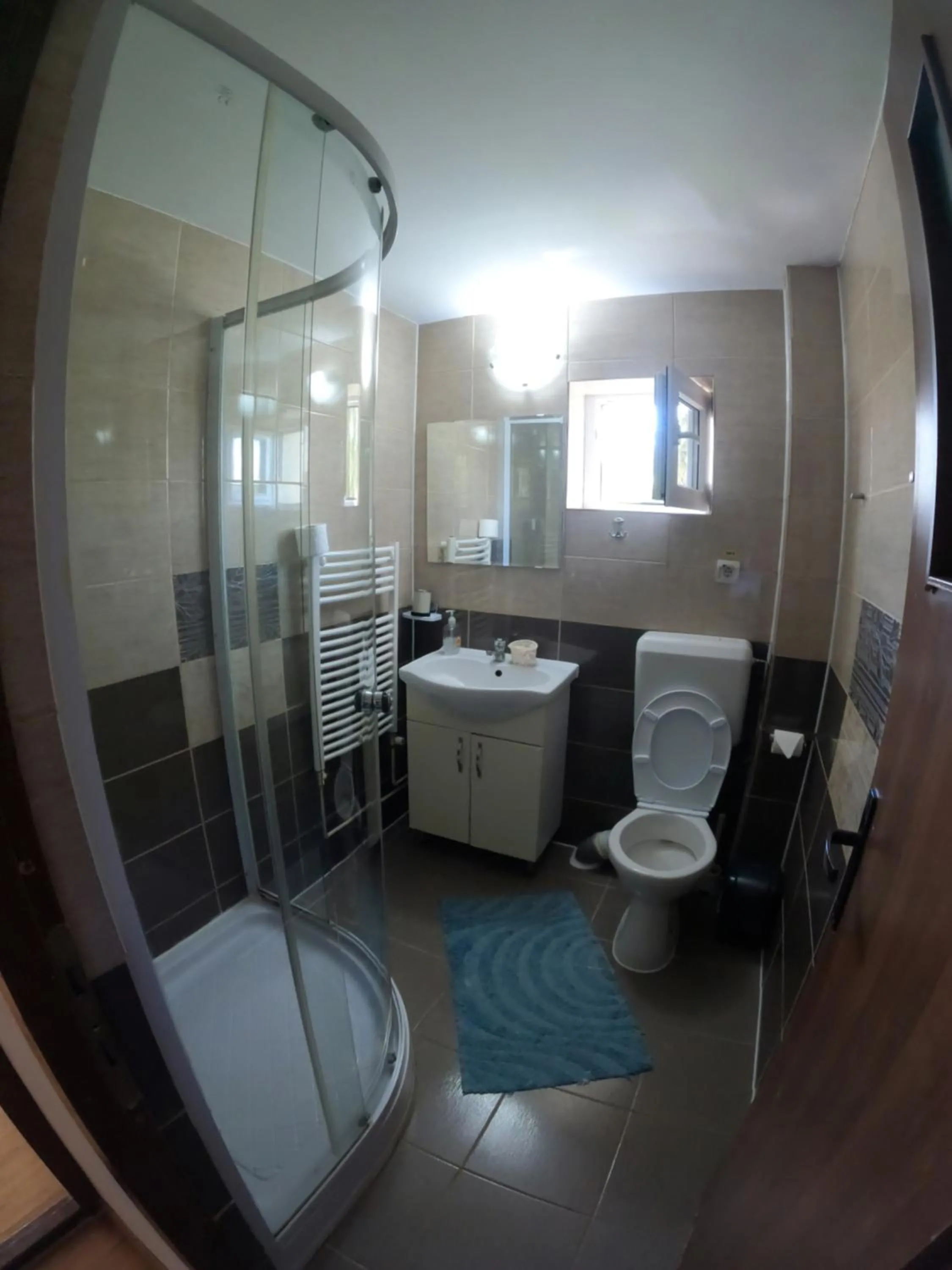 Shower in Casa Adina