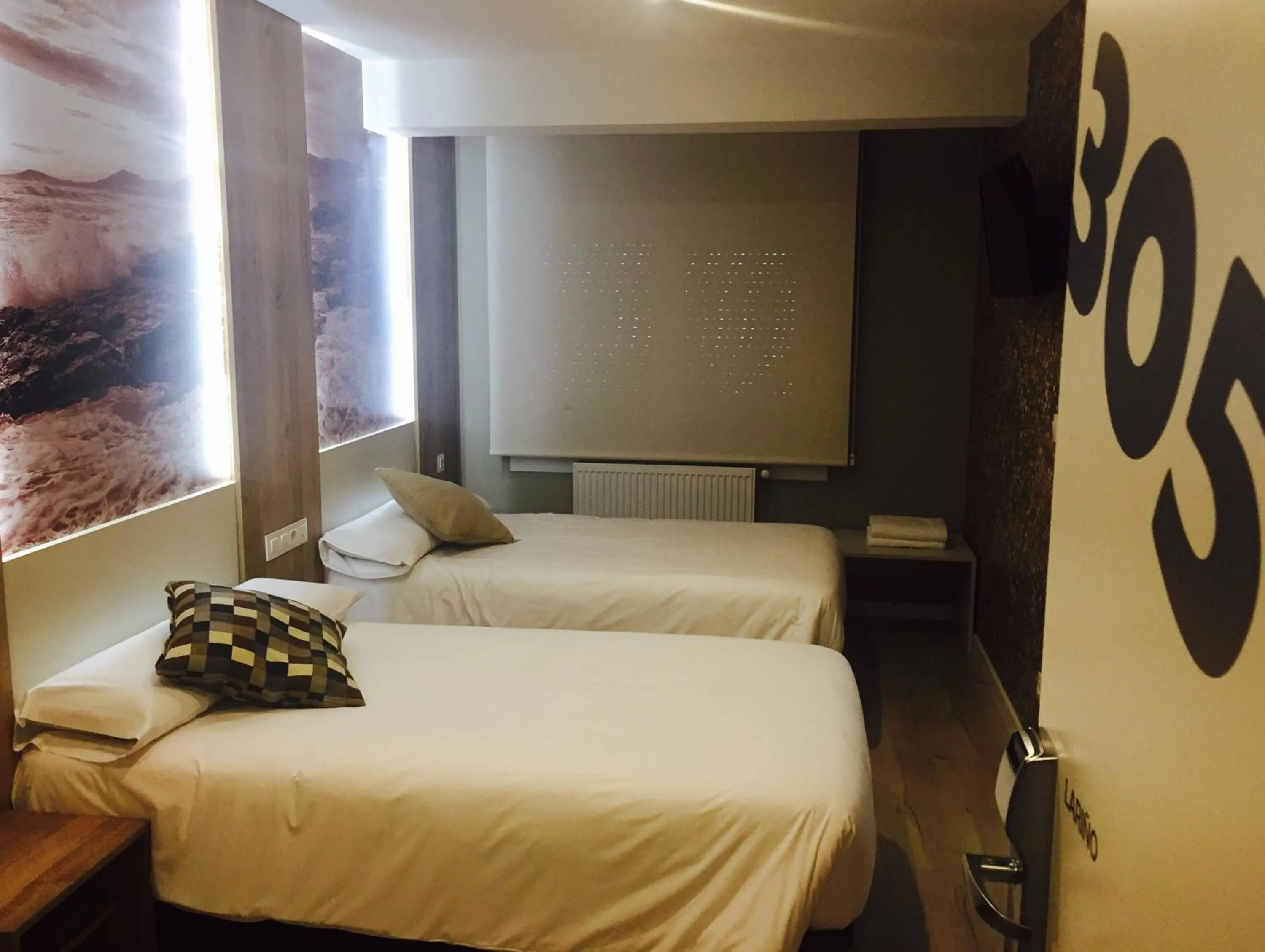 Twin Room with Private Bathroom - single occupancy in Rio Sil Carballo
