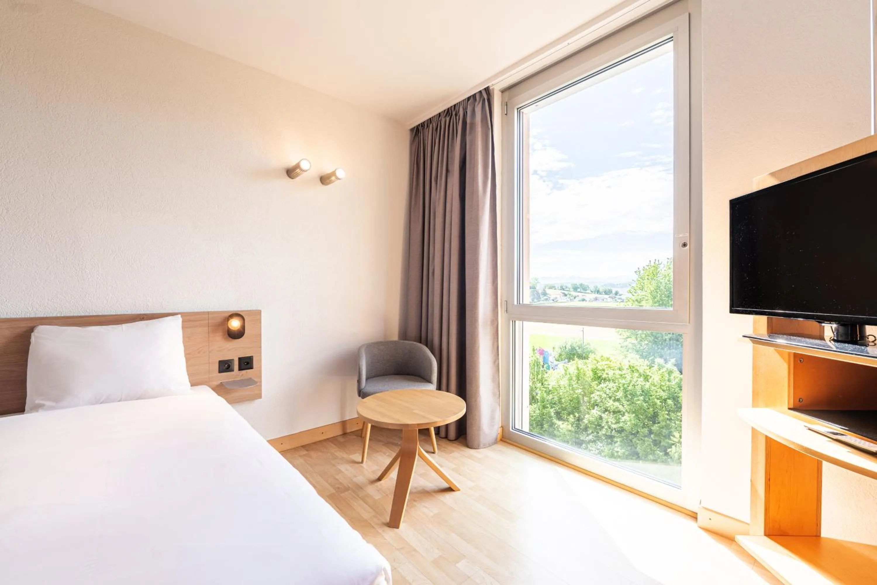 TV and multimedia, Bed in B&B HOTEL Lully 3 Lakes