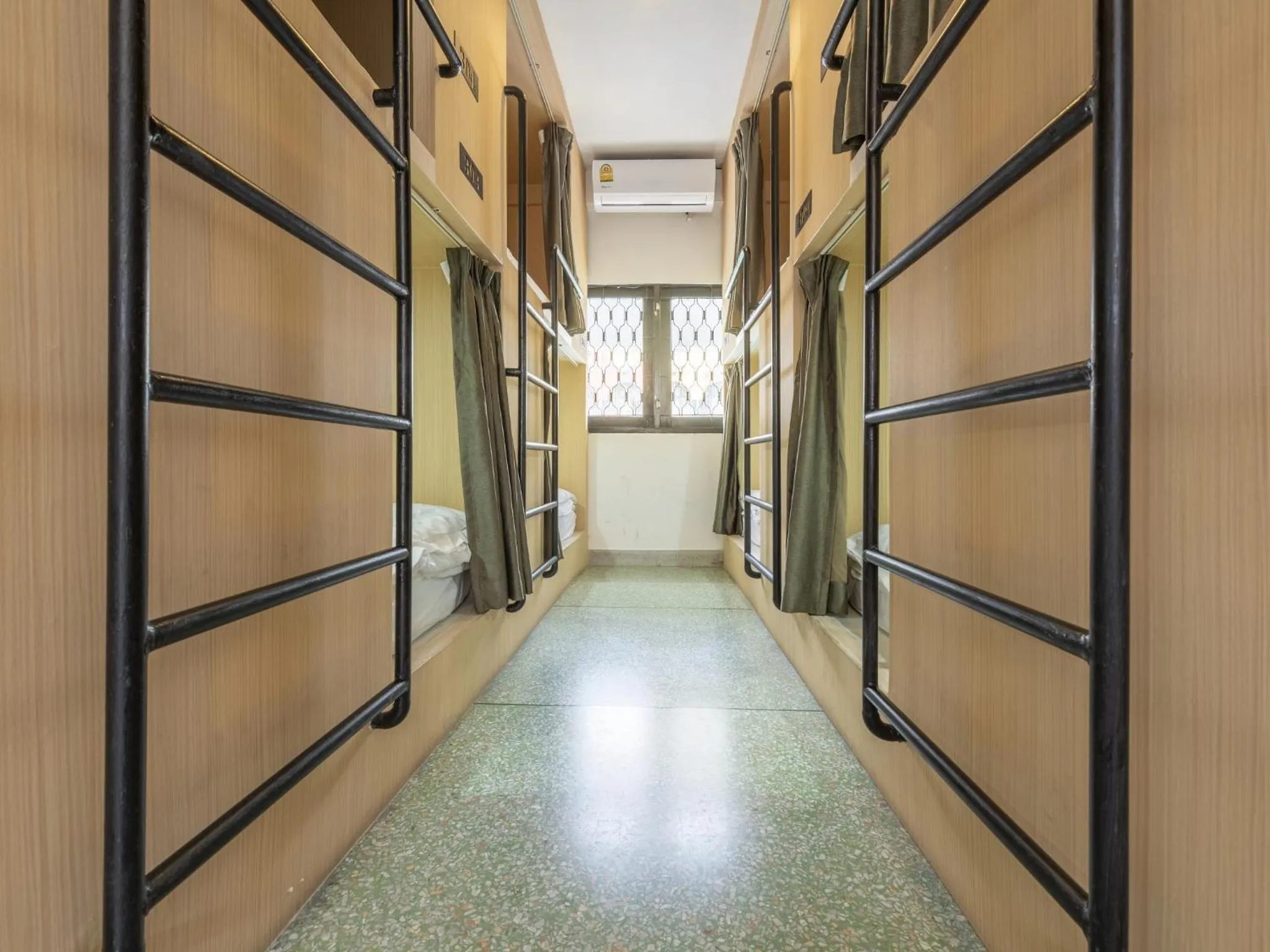 Bedroom in Sloth Hostel Khaosan