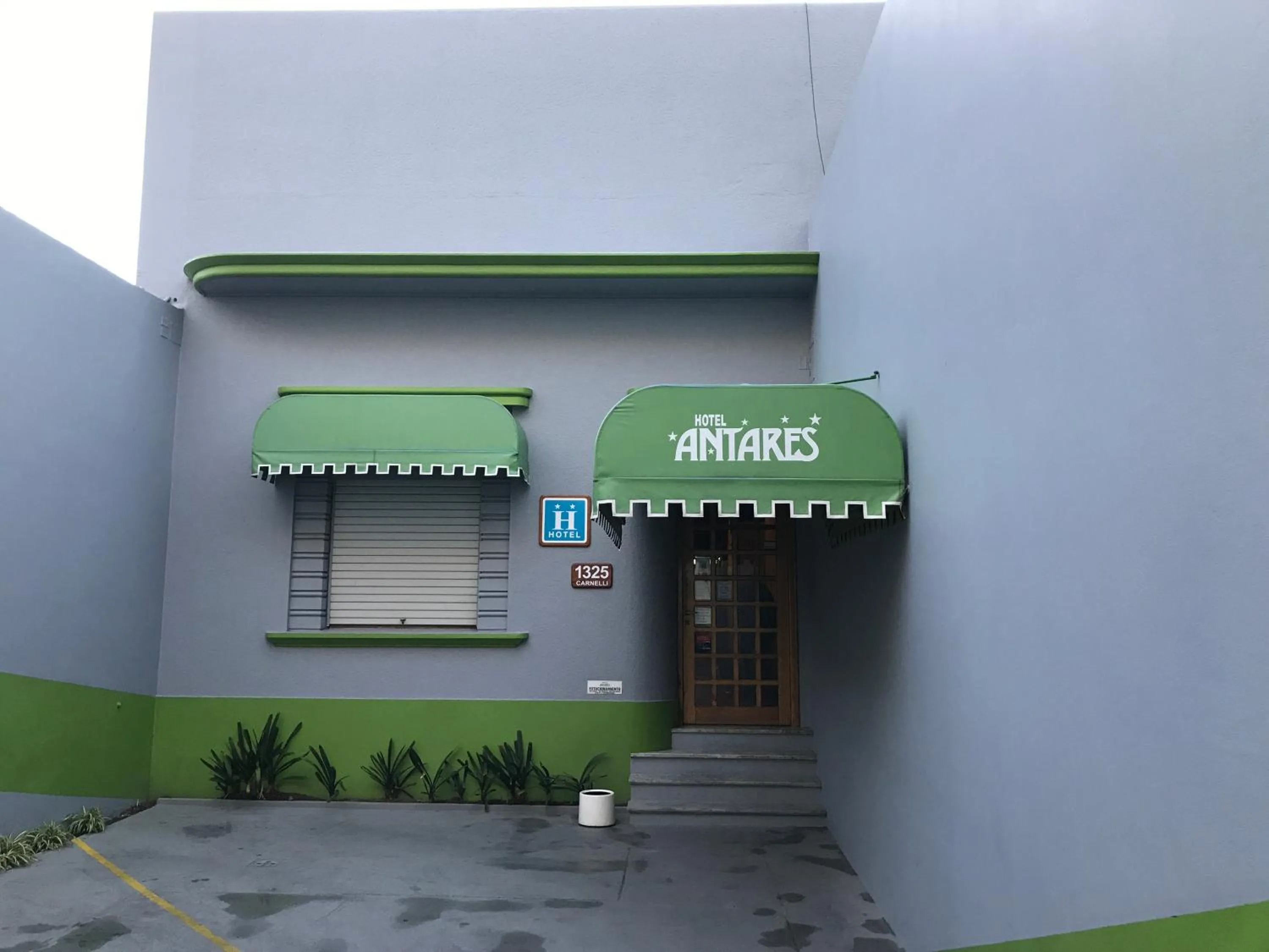 Facade/entrance in Hotel Antares