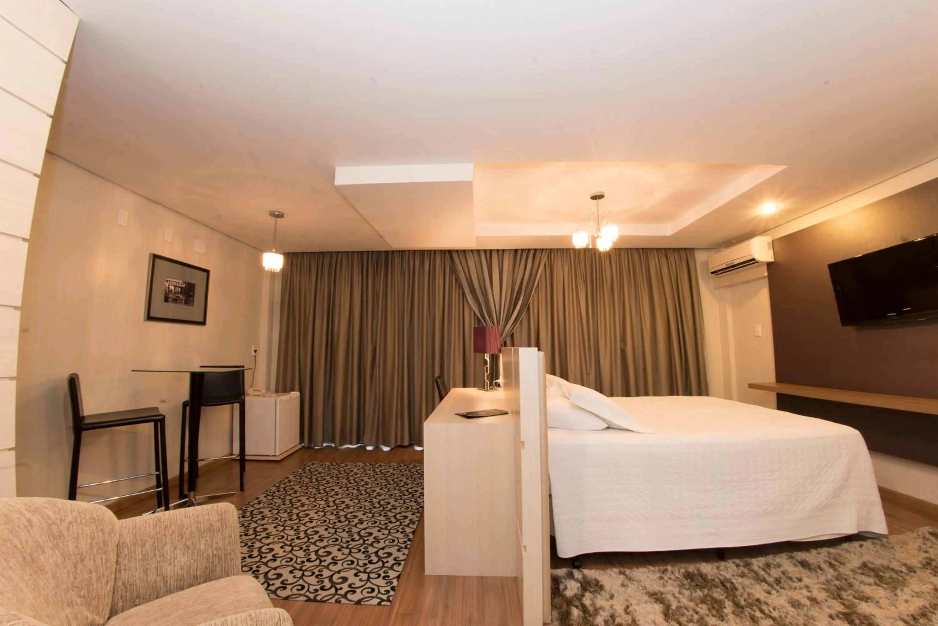 Bedroom, Bed in Regente Hotel