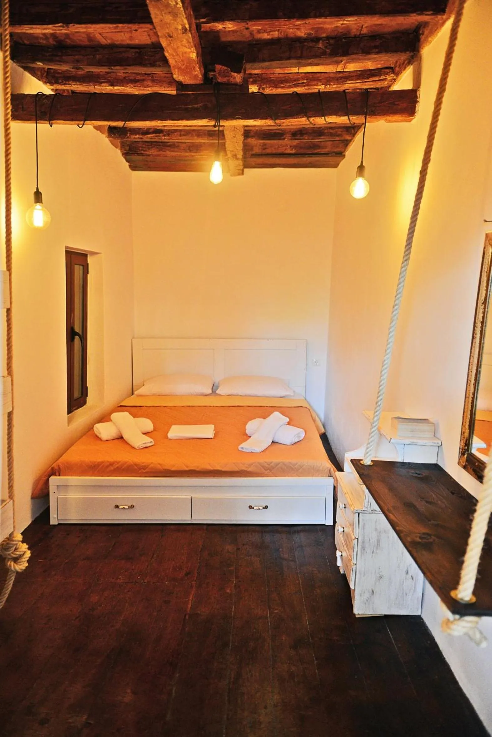 Bed in Praxitelous 9 Old Town