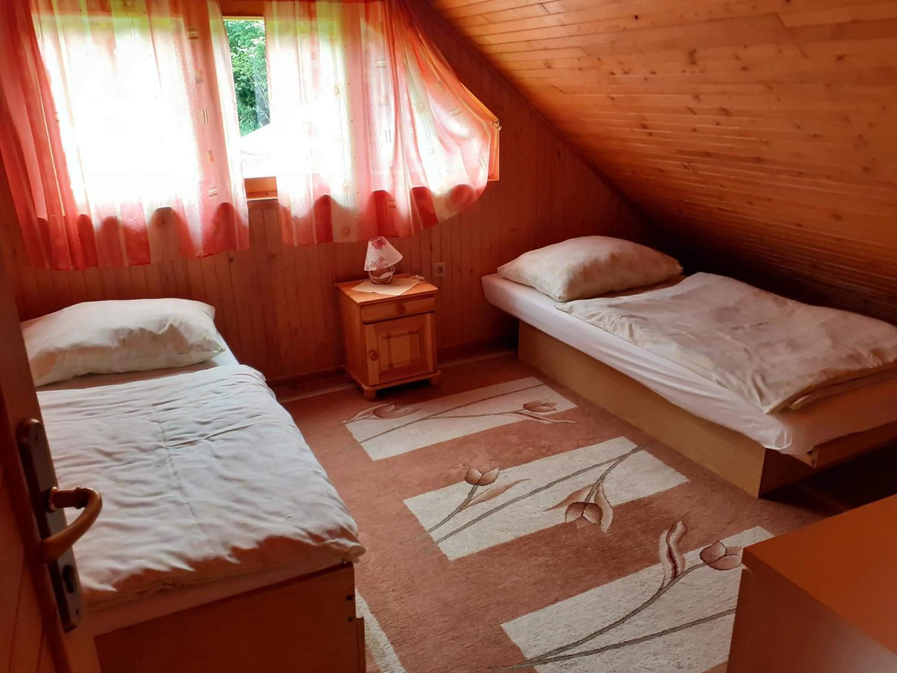 People, Bed in Chata FORESTINA