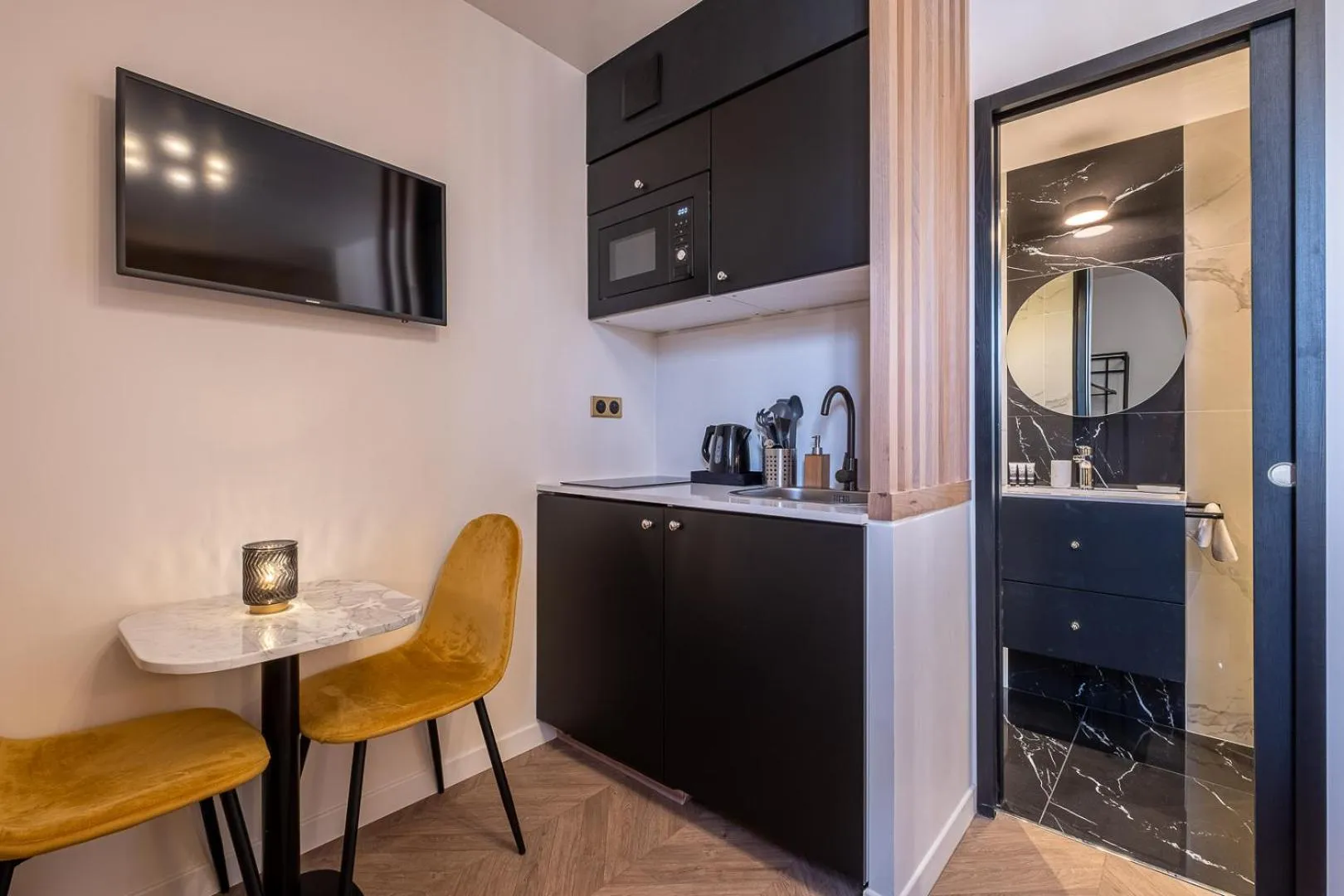 Kitchen or kitchenette in Mijo's Appartements Hôtel