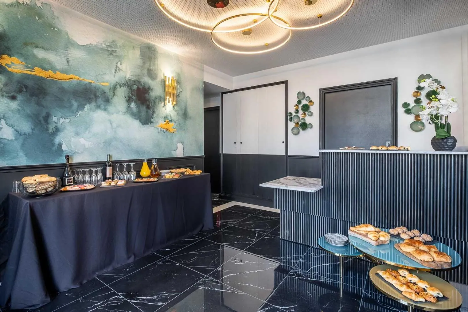 Food and drinks in Mijo's Appartements Hôtel