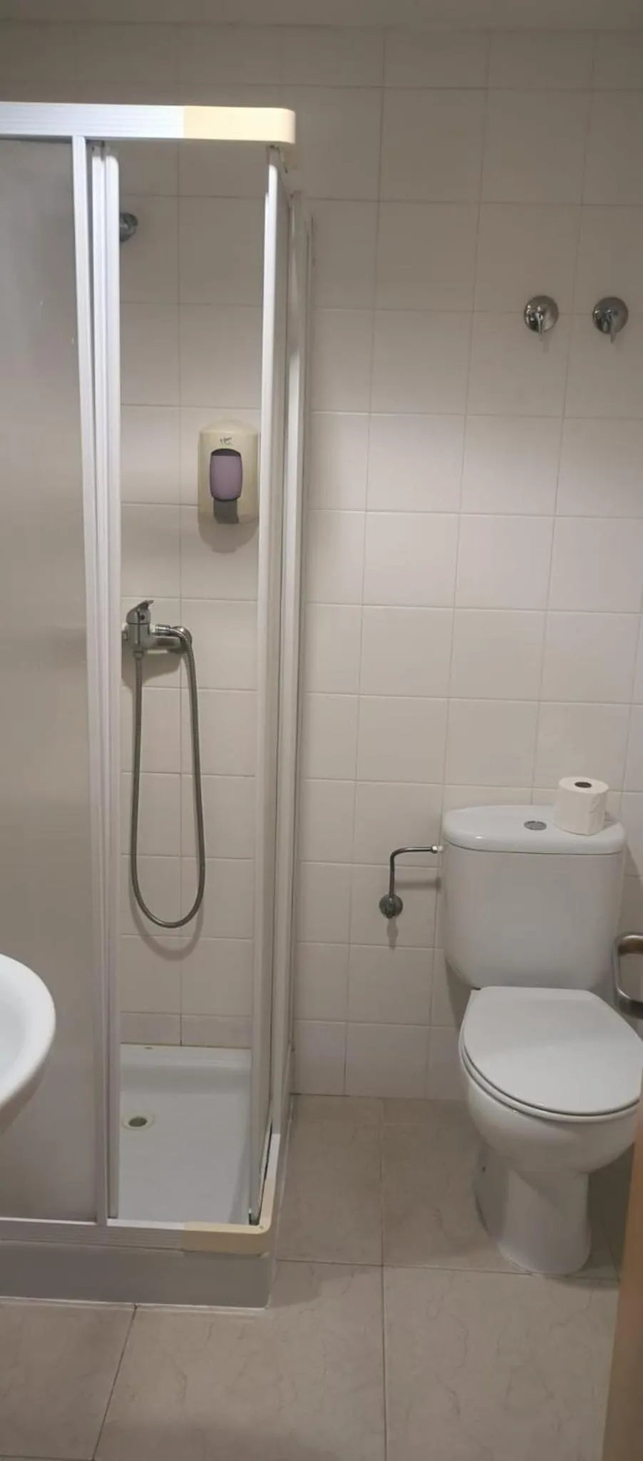 Bathroom in Hotel Metropol by Carris