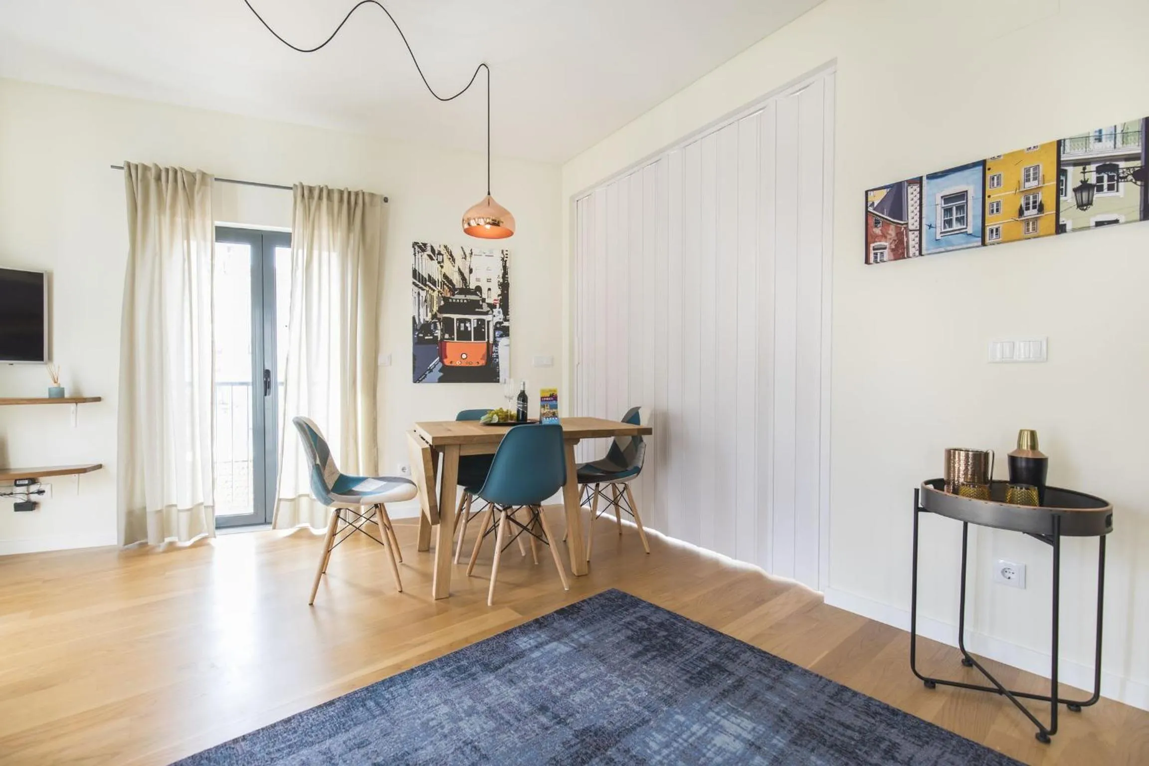 Communal lounge/ TV room in Graca Heartwarming Flat