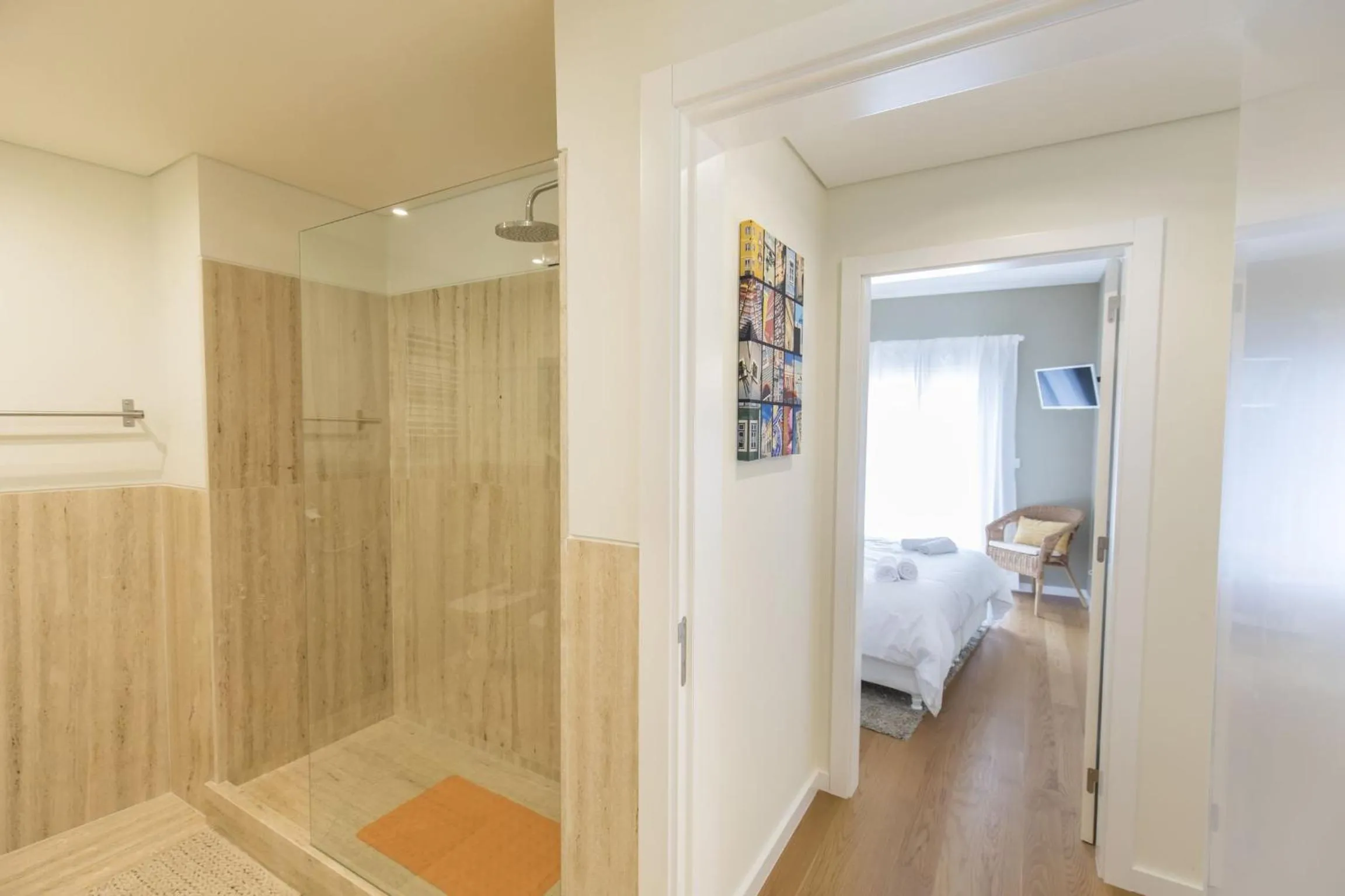 Shower in Graca Heartwarming Flat