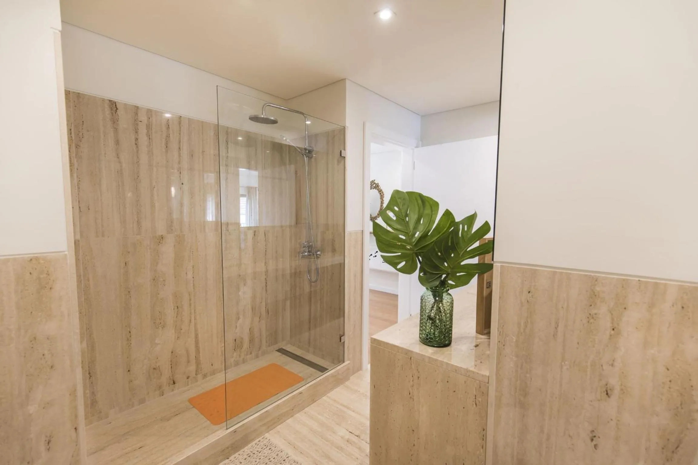 Shower in Graca Heartwarming Flat