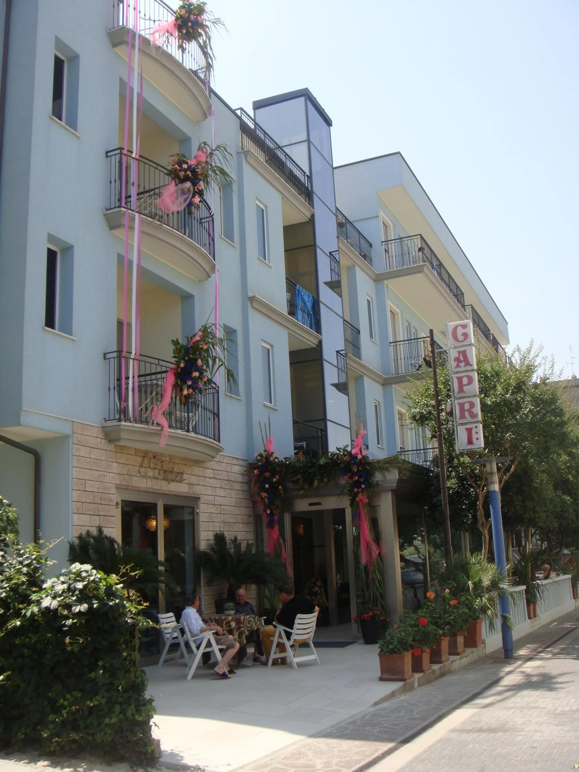 Facade/entrance in Hotel Capri