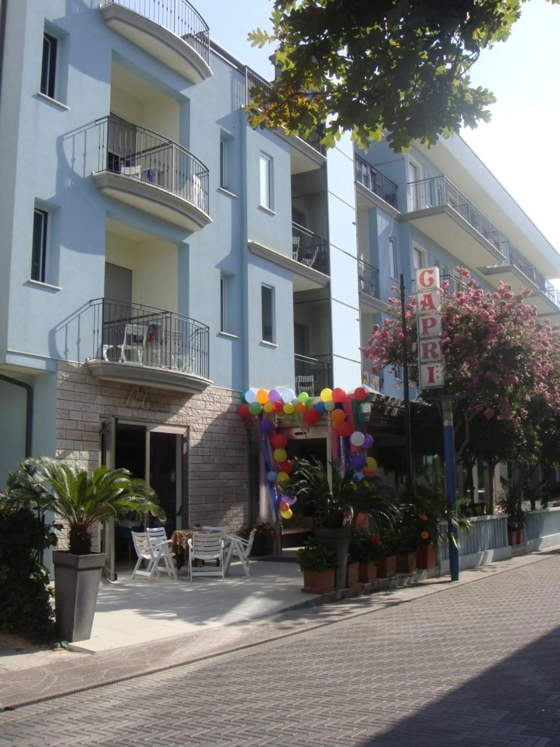Facade/entrance in Hotel Capri