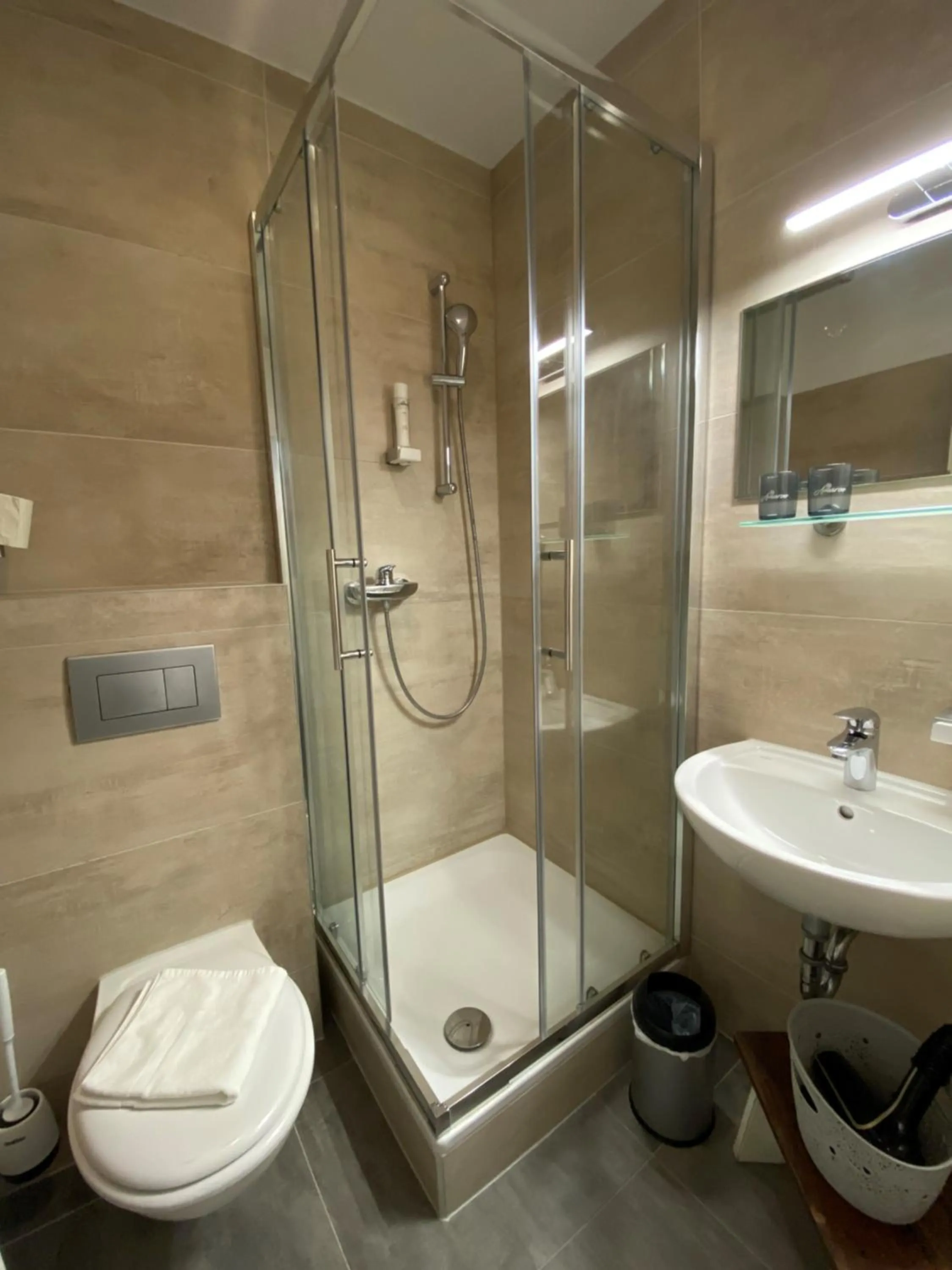 Shower in Amaroo - Gästehaus "Charlotte"