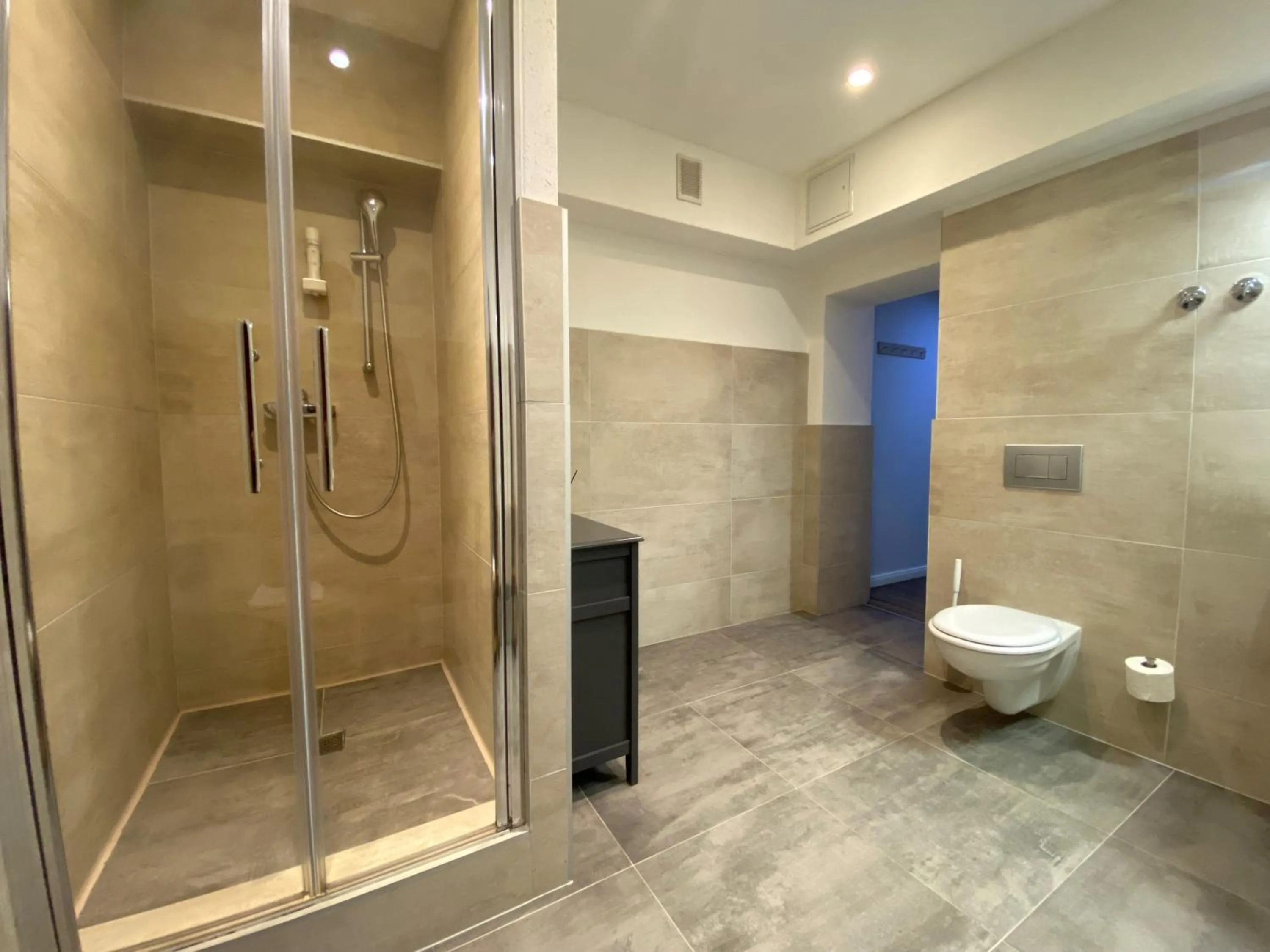 Shower in Amaroo - Gästehaus "Charlotte"