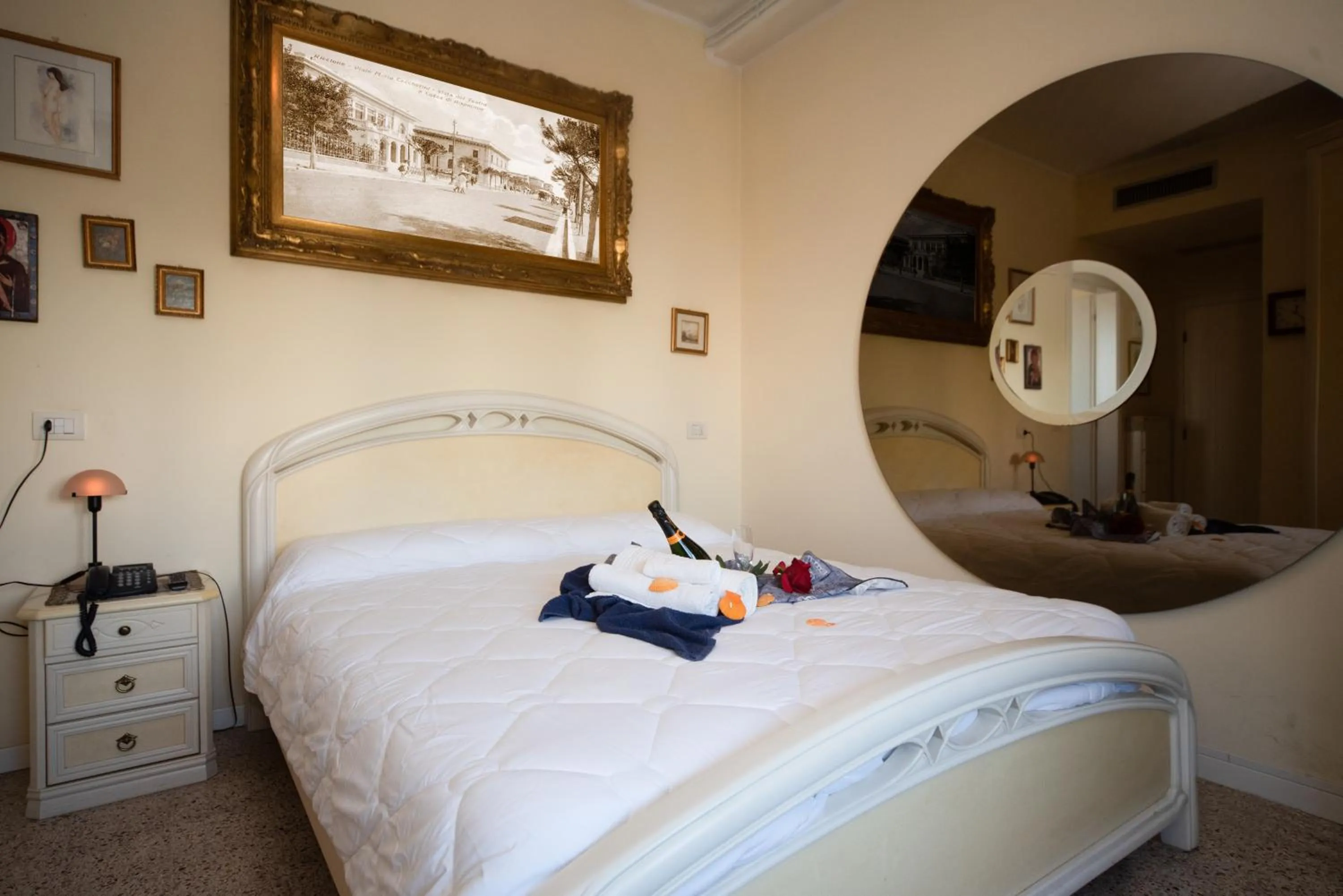 Bed in Hotel Cristina Hospitality Centrale