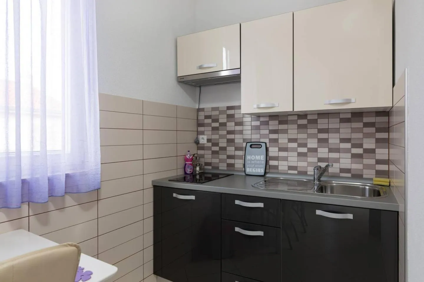 Kitchen or kitchenette in Apartments & Rooms Villa Maslina