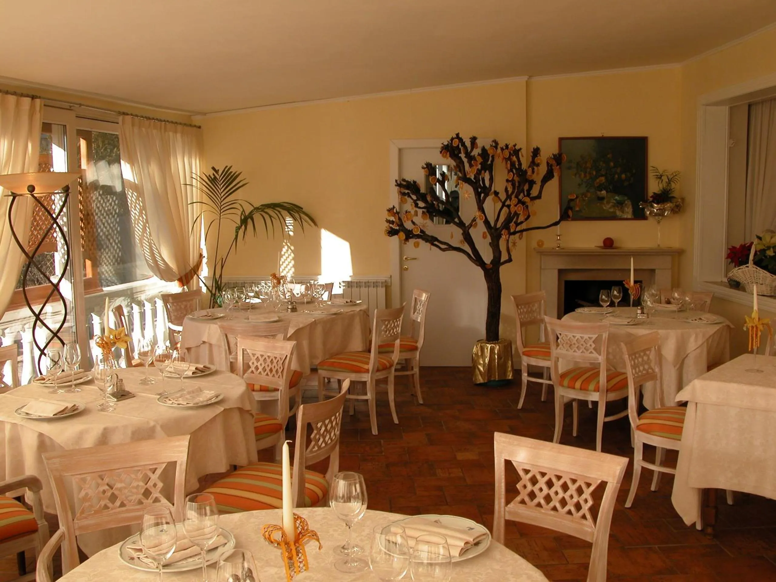 Restaurant/places to eat in Hotel Olympic