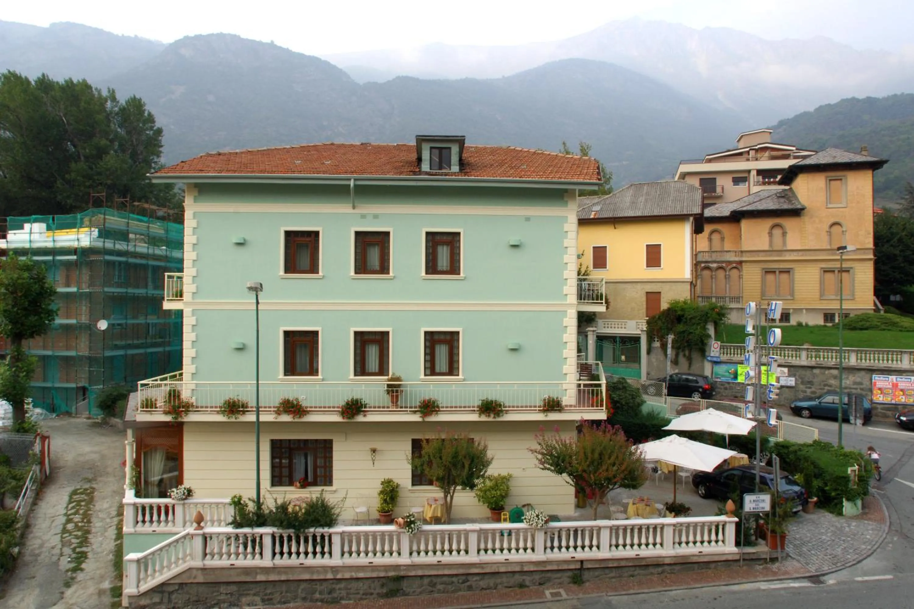 Facade/entrance in Hotel Olympic