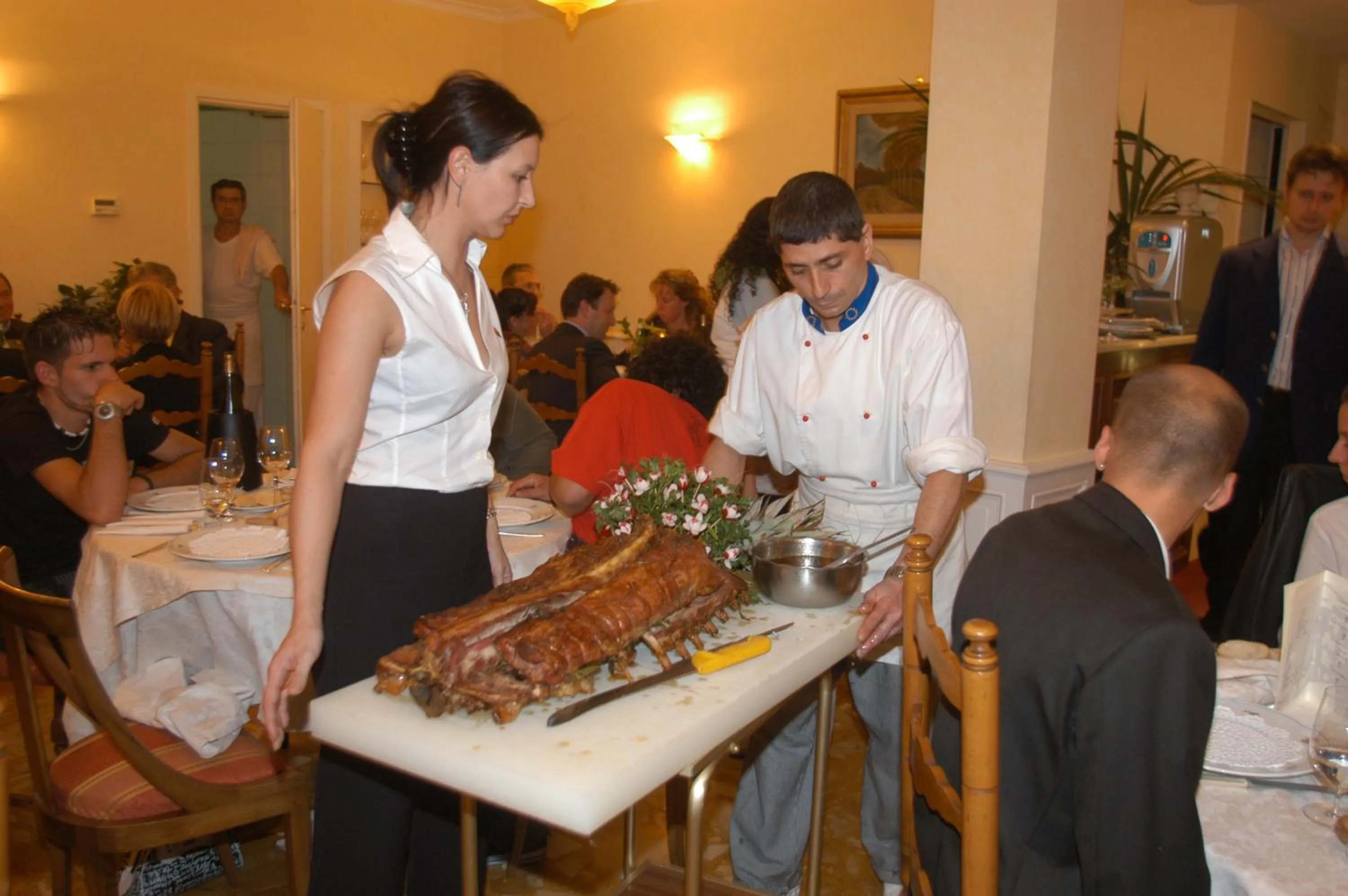 Restaurant/places to eat in Hotel Olympic