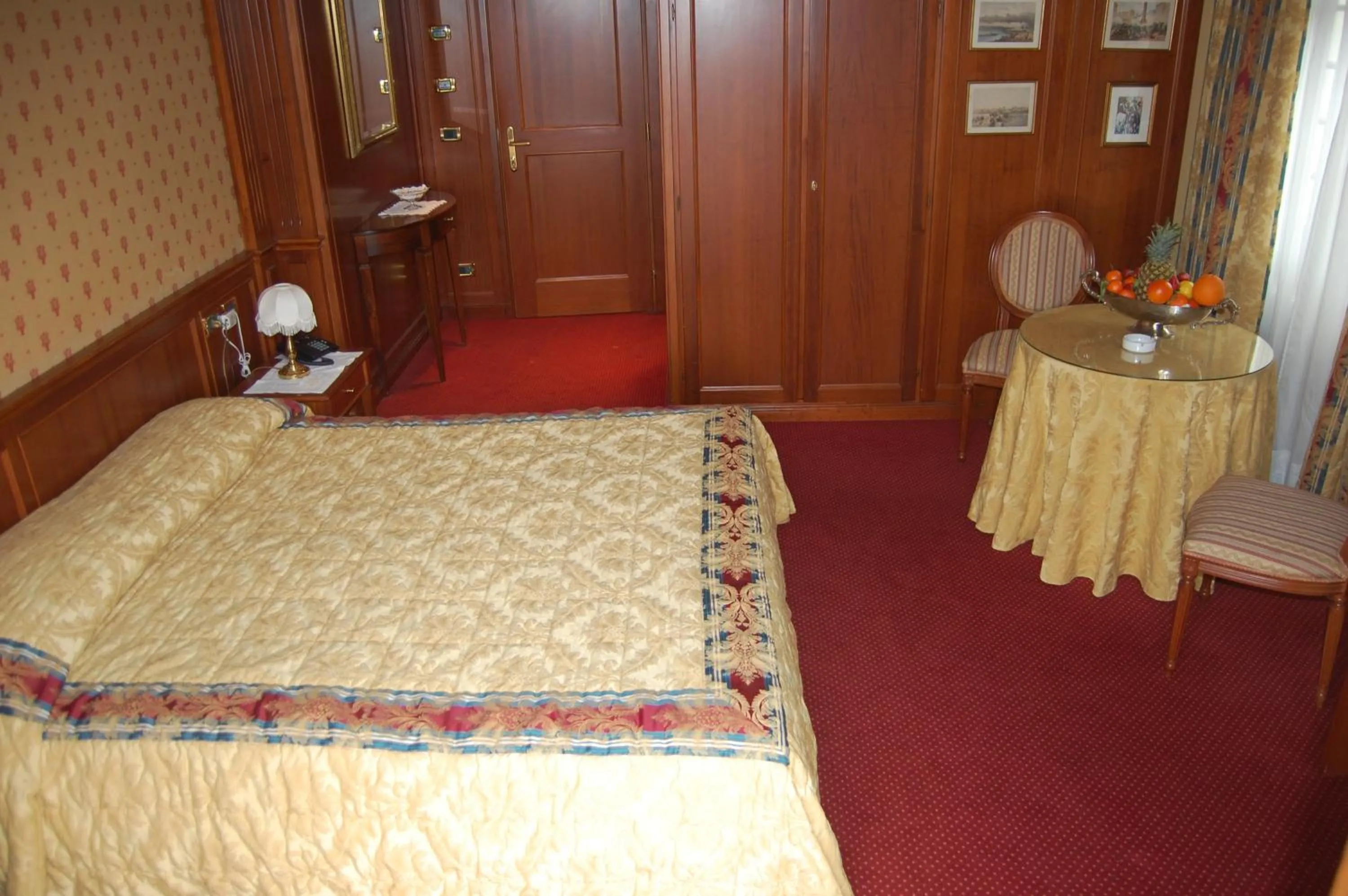 Photo of the whole room in Hotel Olympic