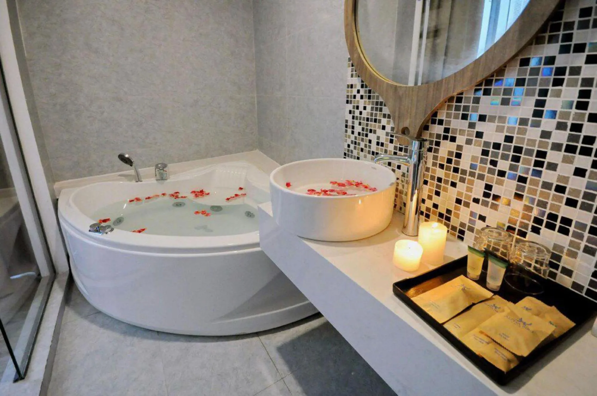 Hot Tub in Grand Ngoc Bich hotel