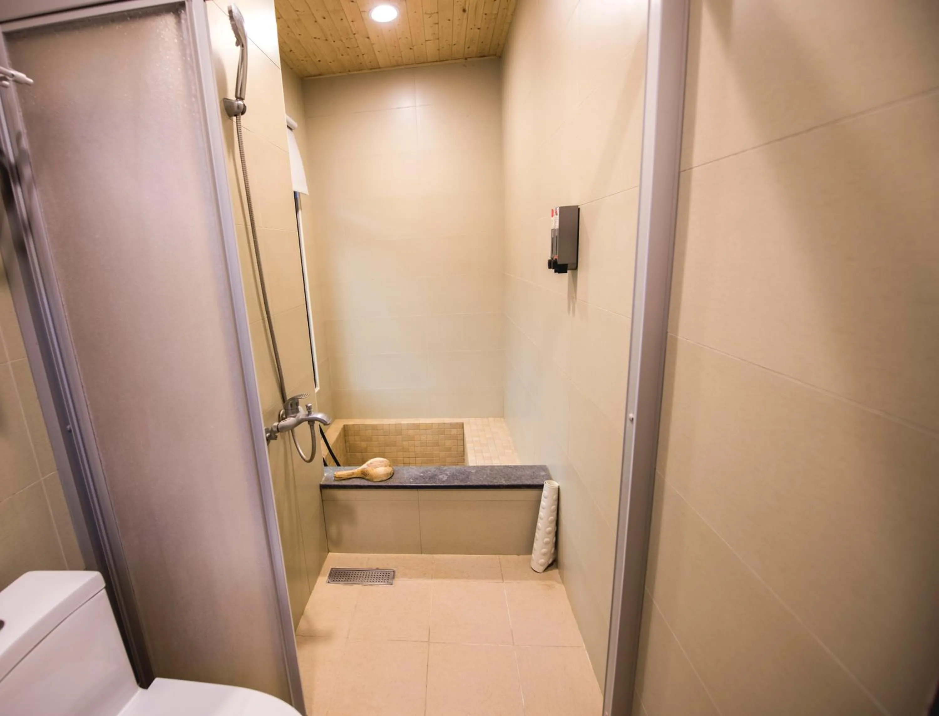 Bathroom in Ruo Shui Hotspring Hotel