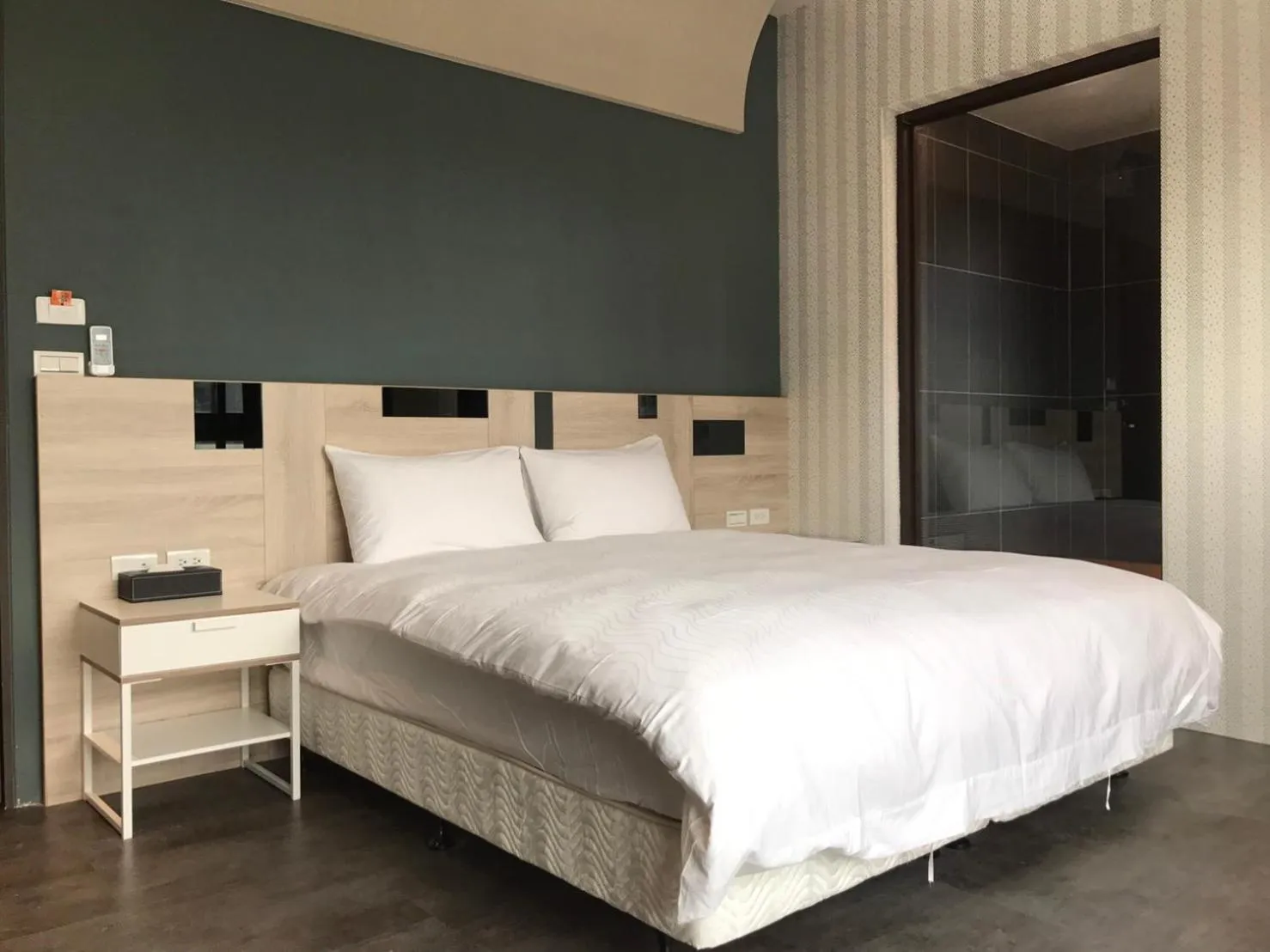 Bed in Ruo Shui Hotspring Hotel