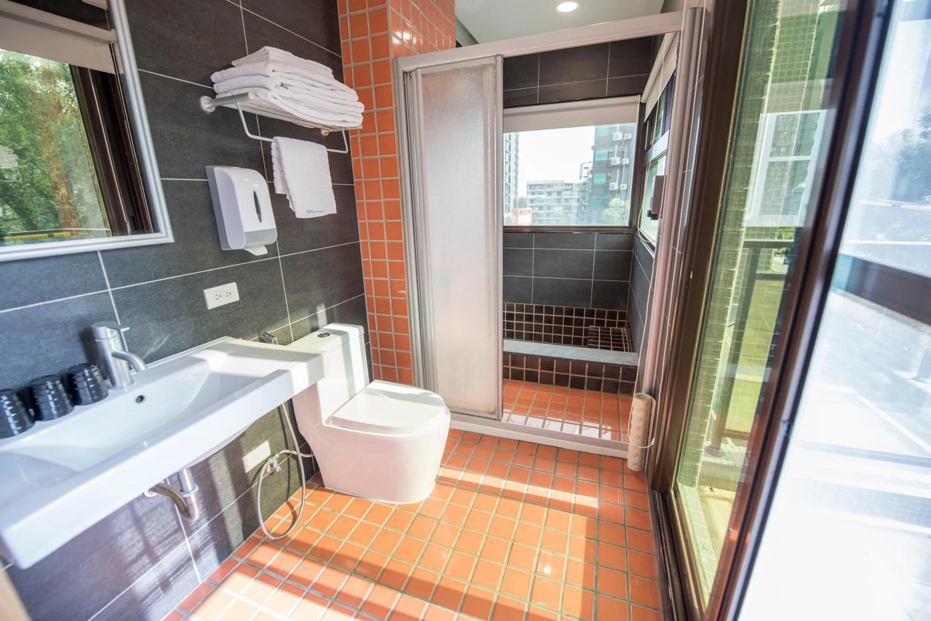 Ruo Shui Hotspring Hotel