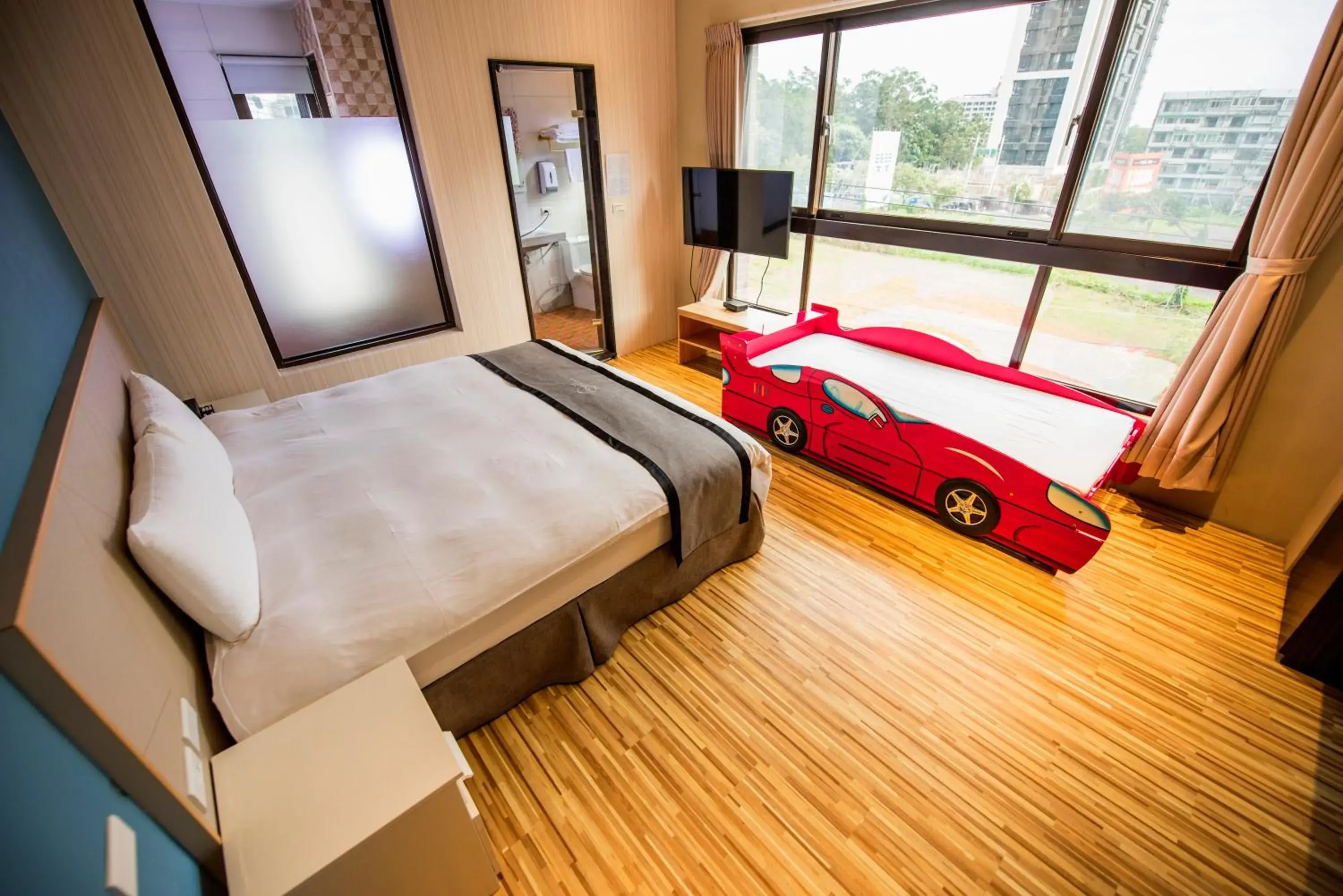 Deluxe Double Room (2 Adults + 1 Child) in Ruo Shui Hotspring Hotel Deluxe Double Room (2 Adults + 1 Child) in Ruo Shui Hotspring Hotel