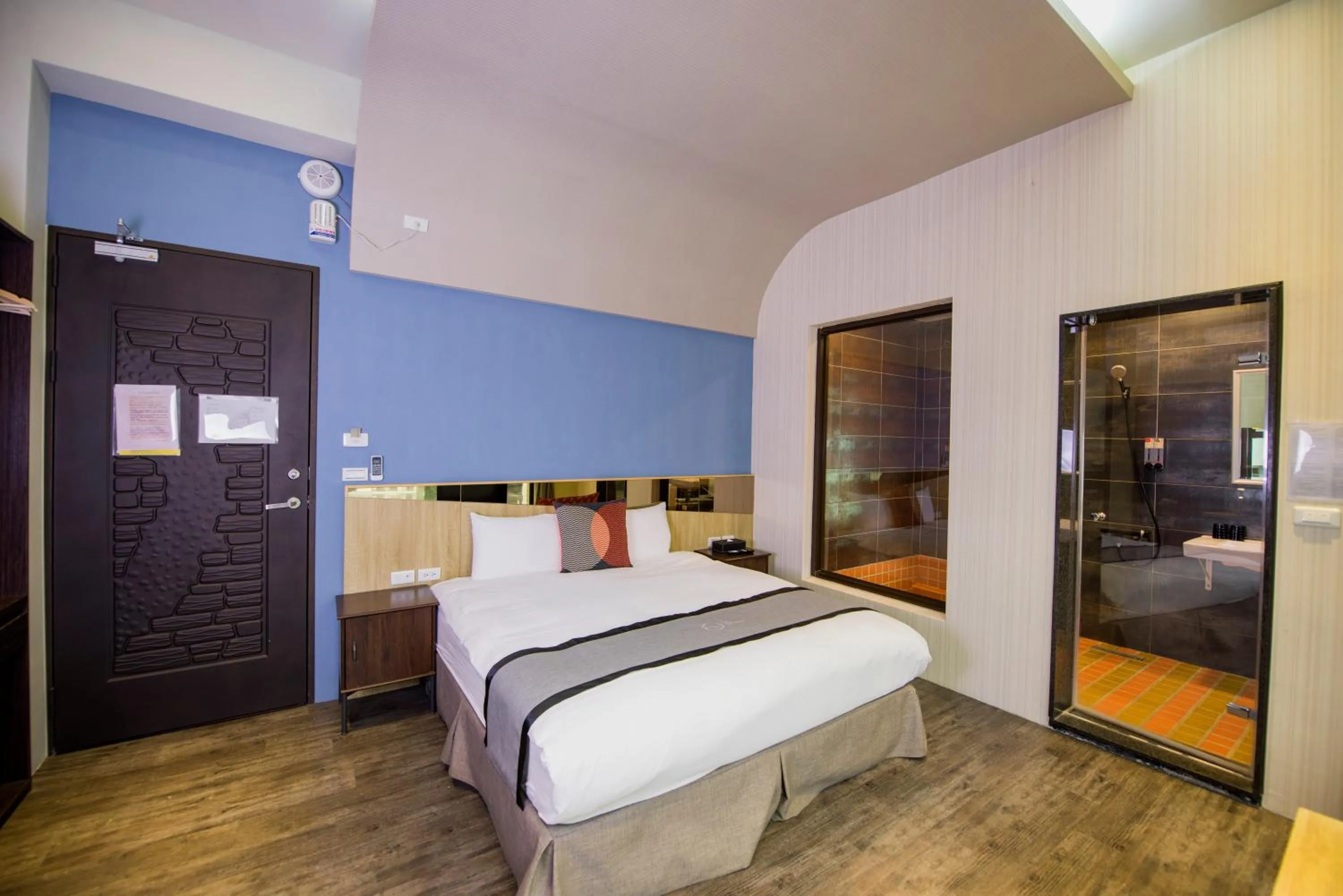 Bed in Ruo Shui Hotspring Hotel