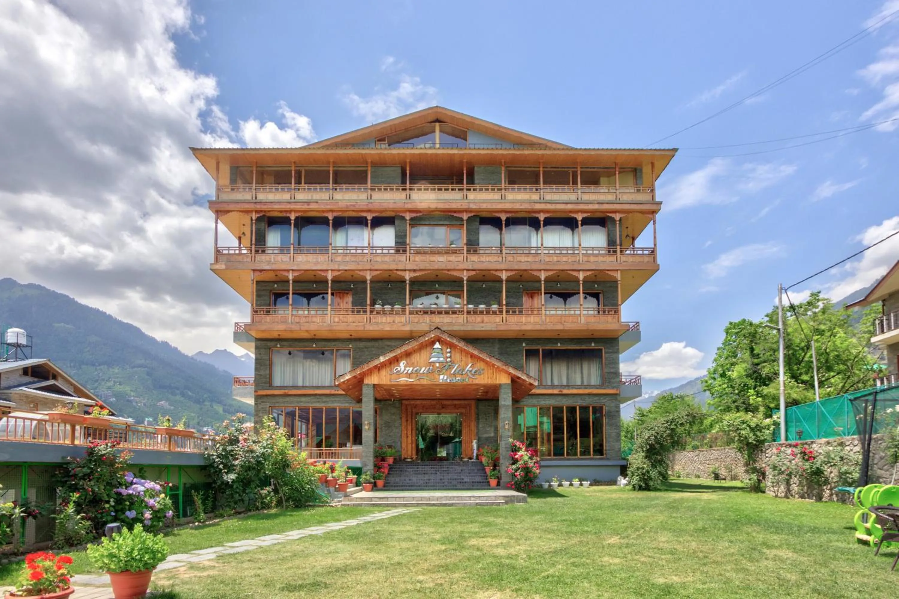 Property building in Snow Flakes Resort And Spa Centrally Heated Luxury Resort