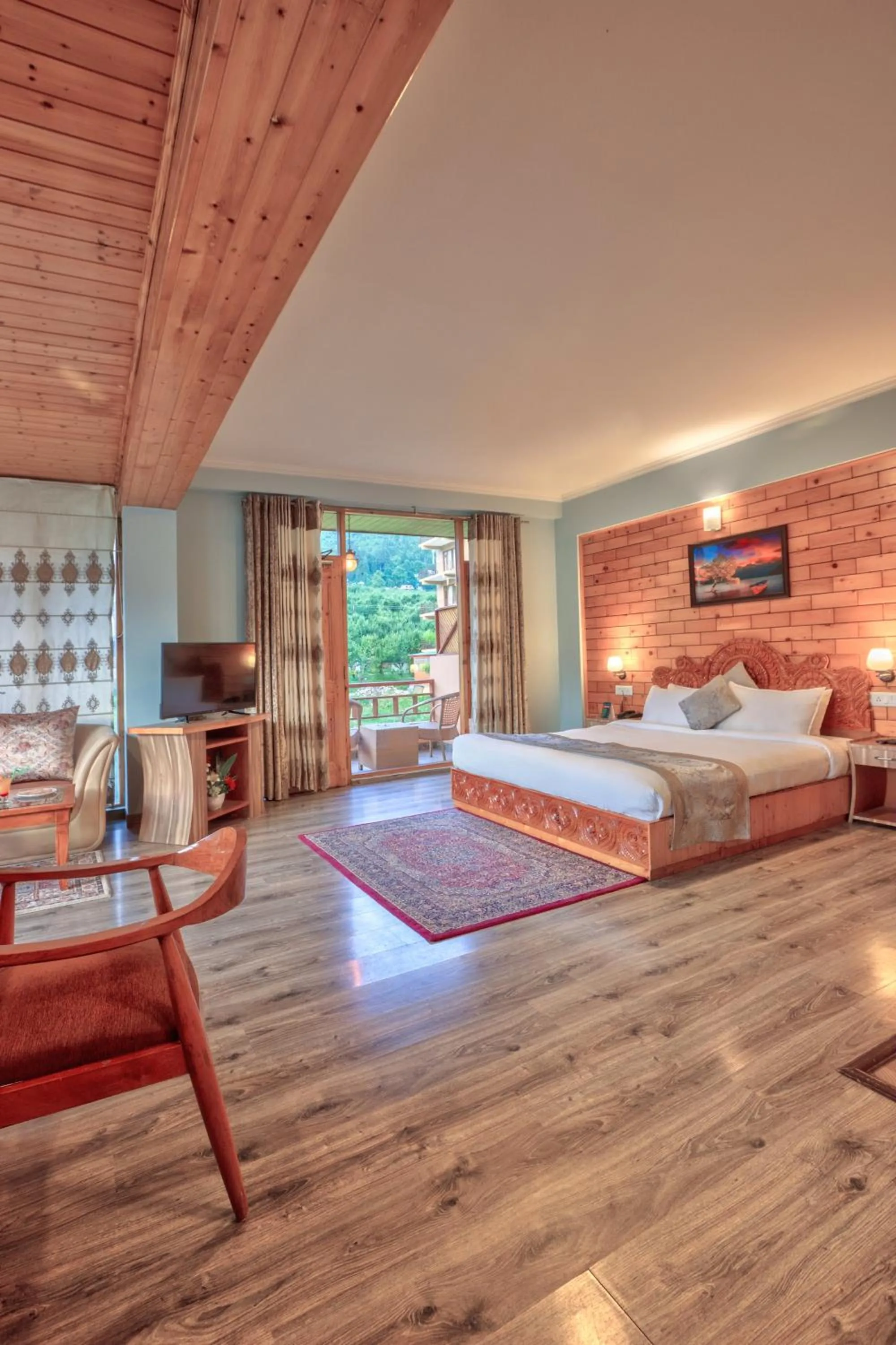 Bedroom, Bed in Snow Flakes Resort And Spa Centrally Heated Luxury Resort