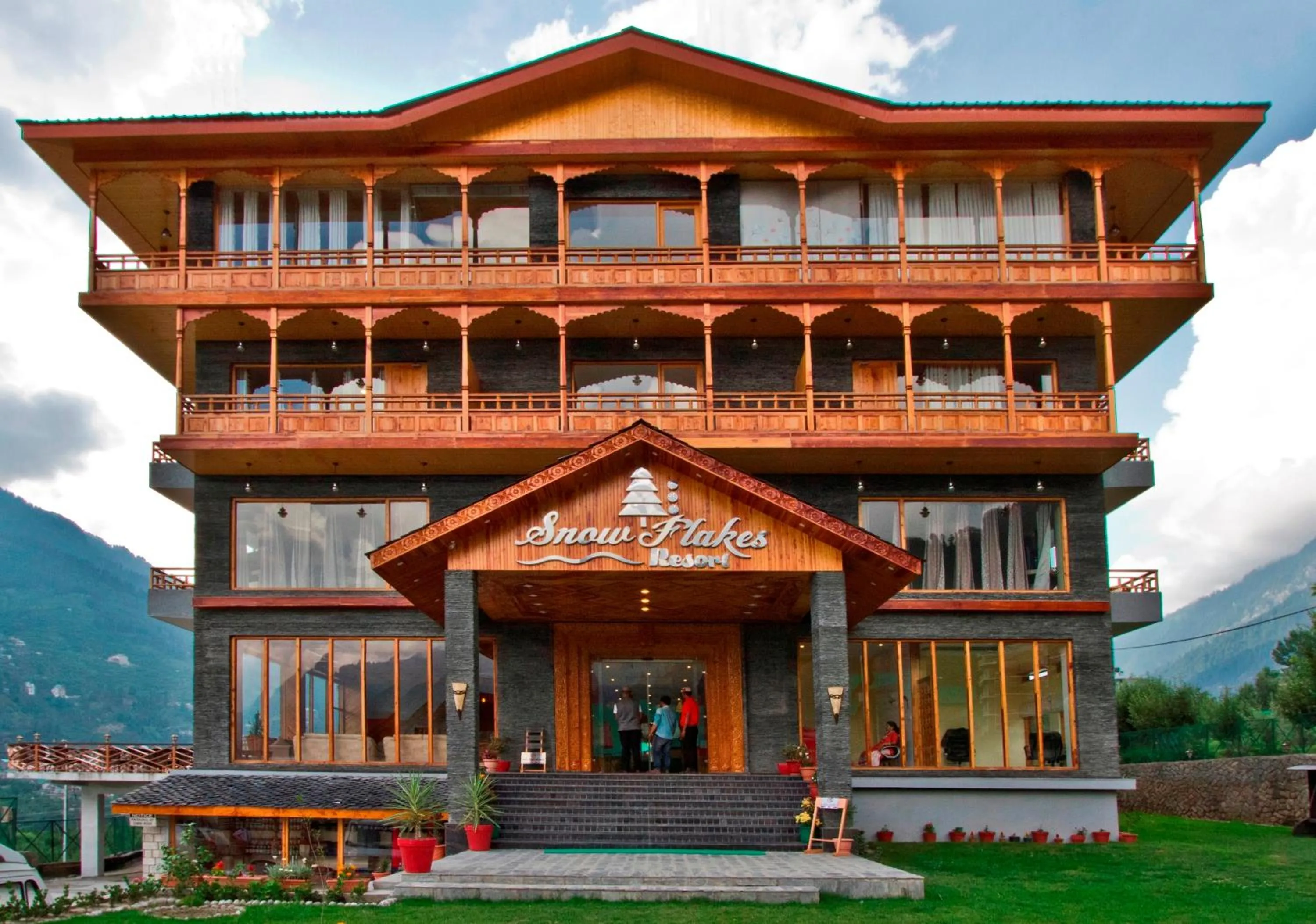 Property building in Snow Flakes Resort And Spa Centrally Heated Luxury Resort