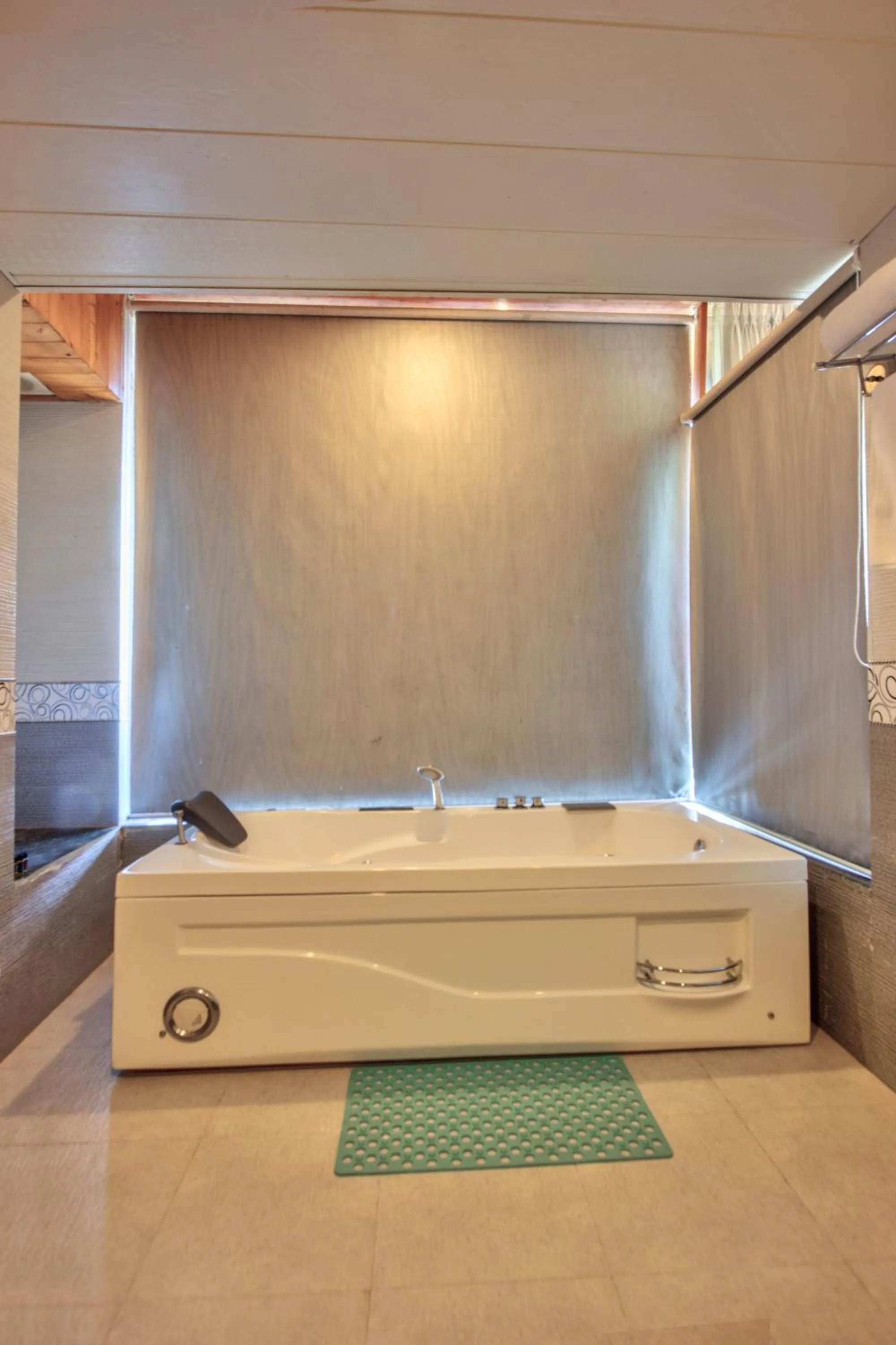 Bath, Bed in Snow Flakes Resort And Spa Centrally Heated Luxury Resort