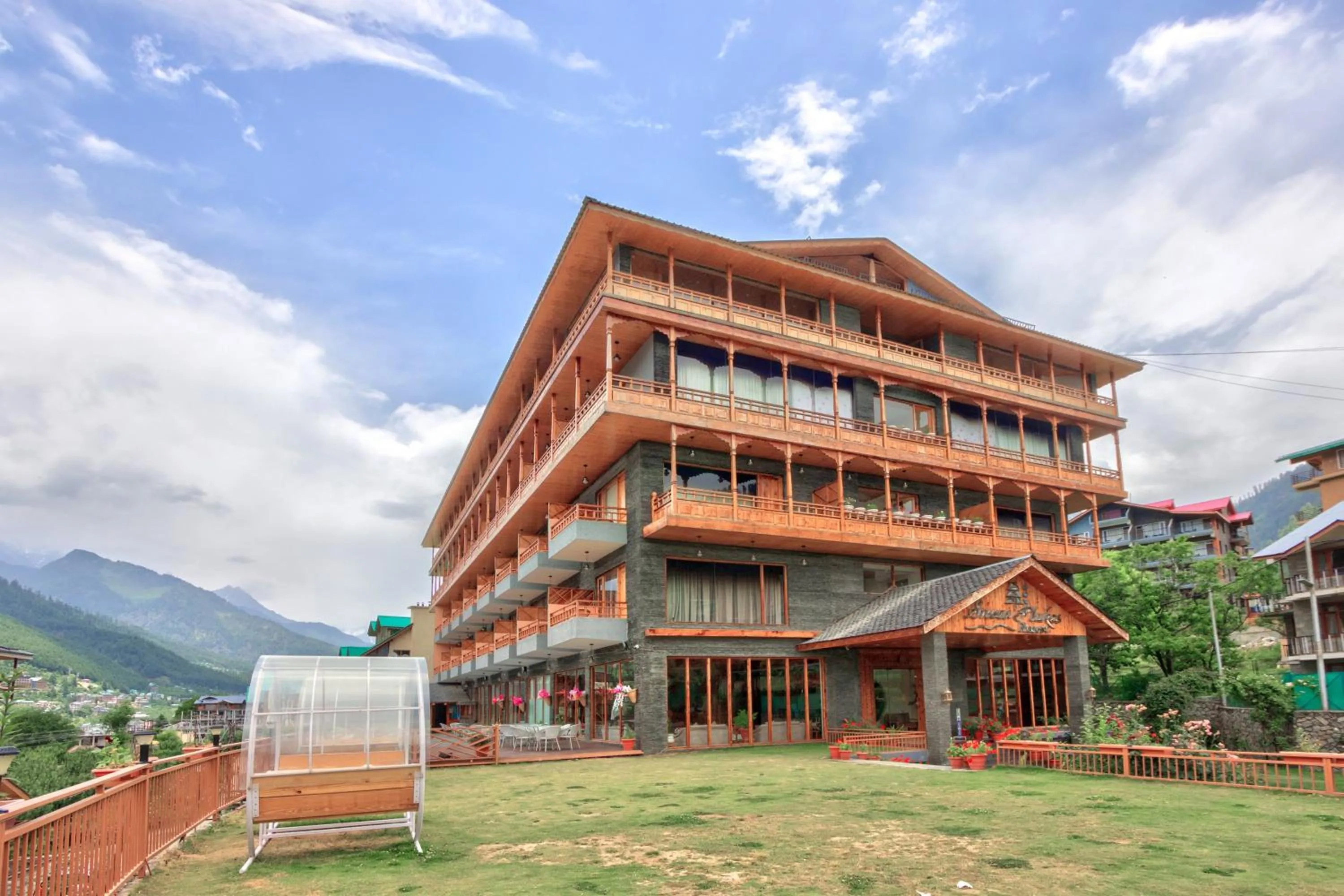 Property building in Snow Flakes Resort And Spa Centrally Heated Luxury Resort