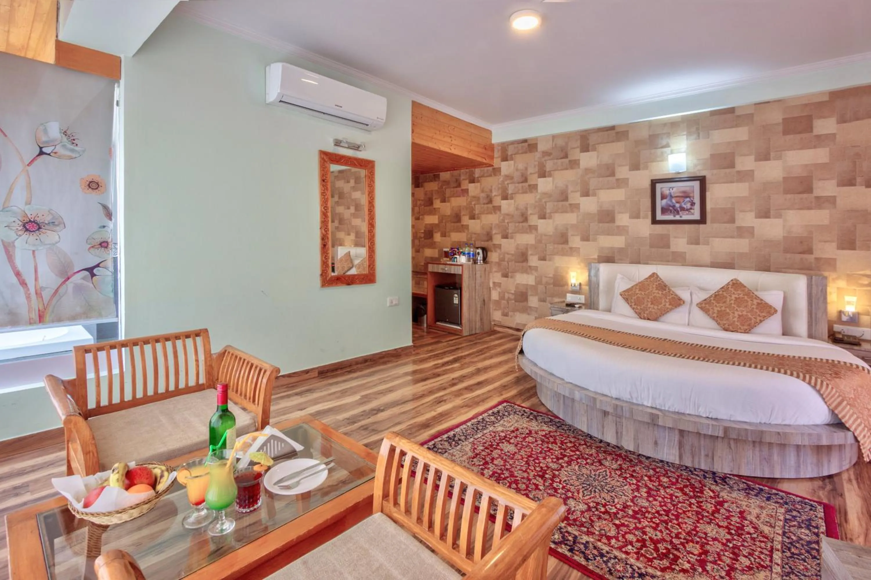 Photo of the whole room, Bed in Snow Flakes Resort And Spa Centrally Heated Luxury Resort