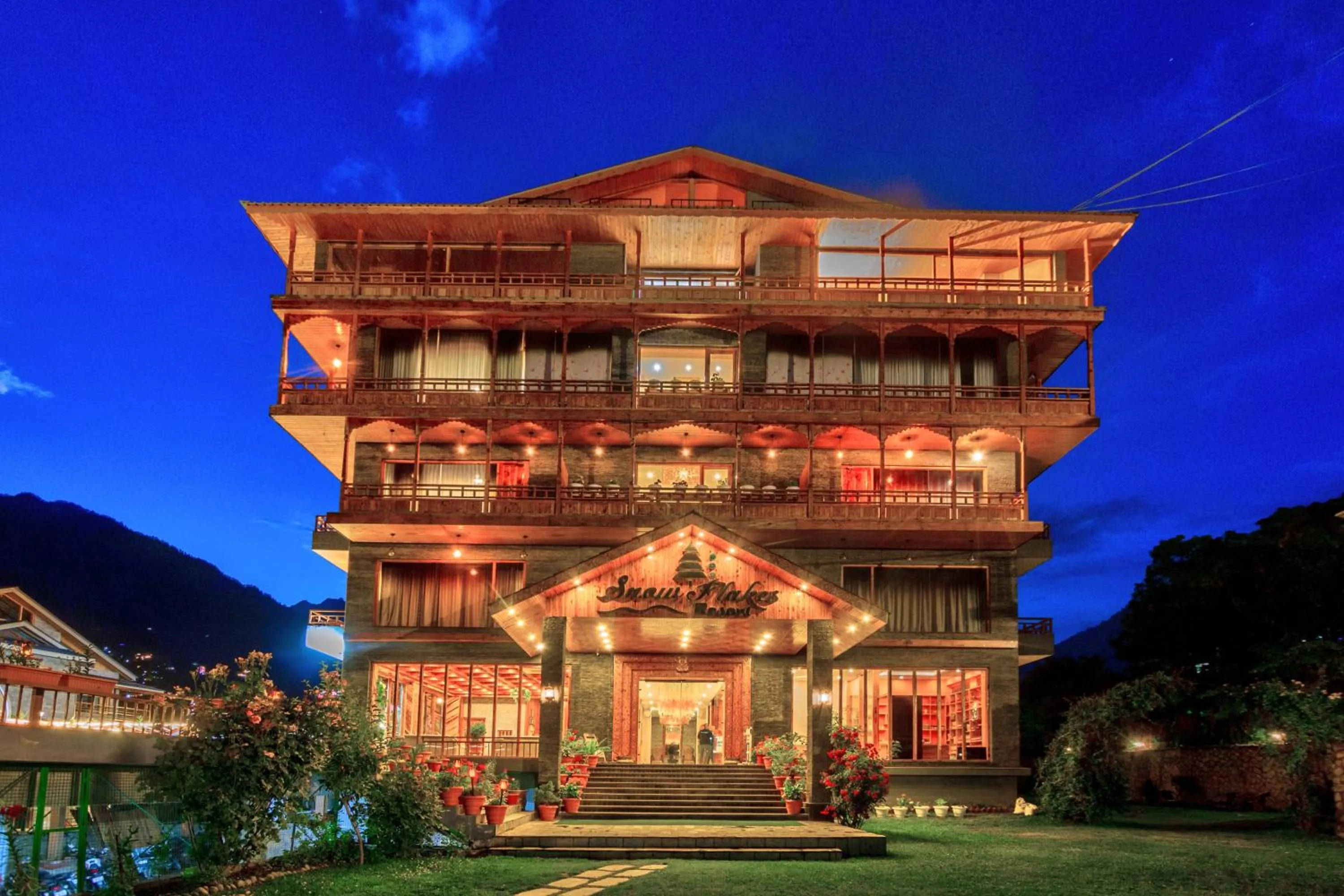 Property building in Snow Flakes Resort And Spa Centrally Heated Luxury Resort