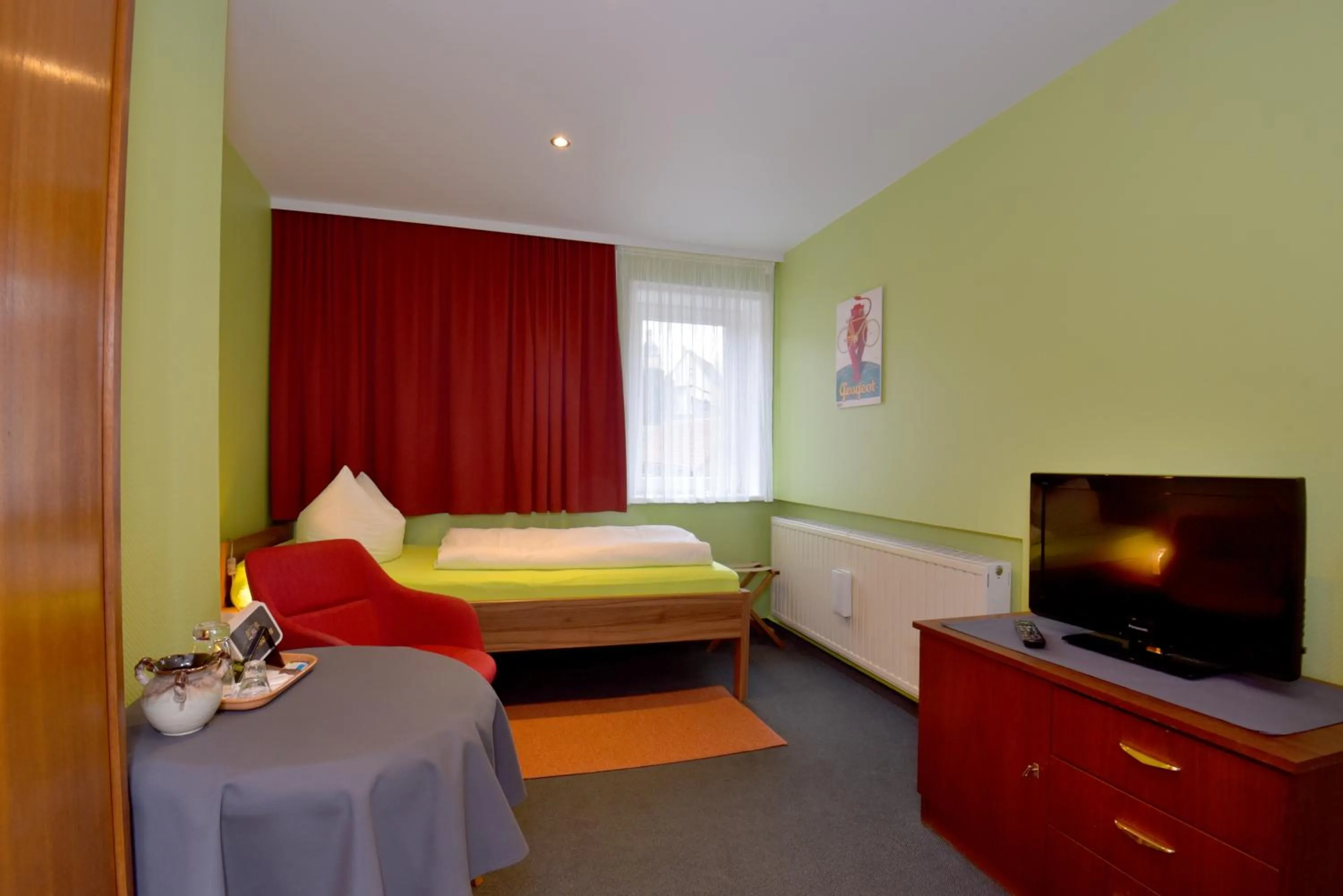 Photo of the whole room, Bed in Hotel Goldene Sonne