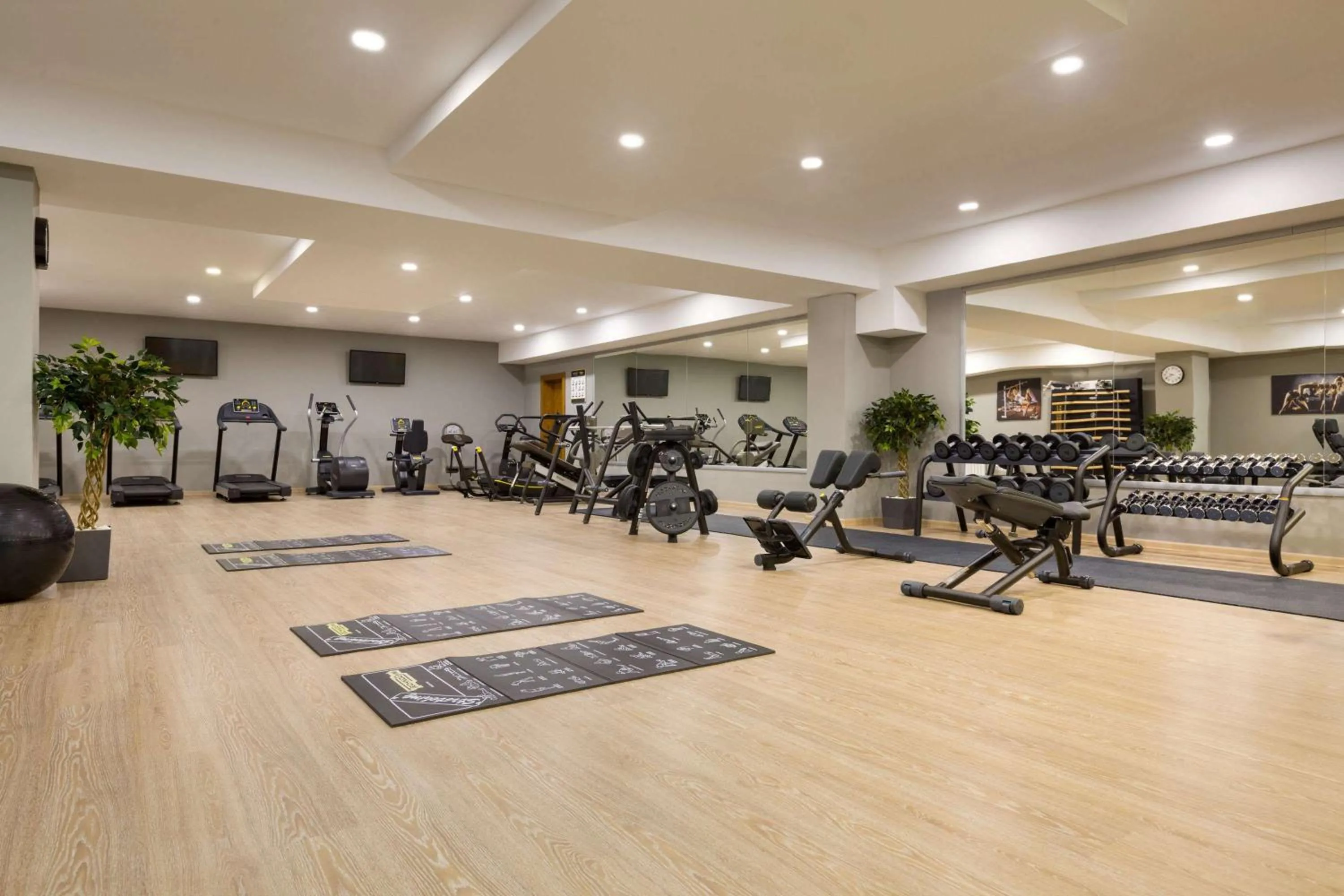 Fitness centre/facilities in Wyndham Garden Astana