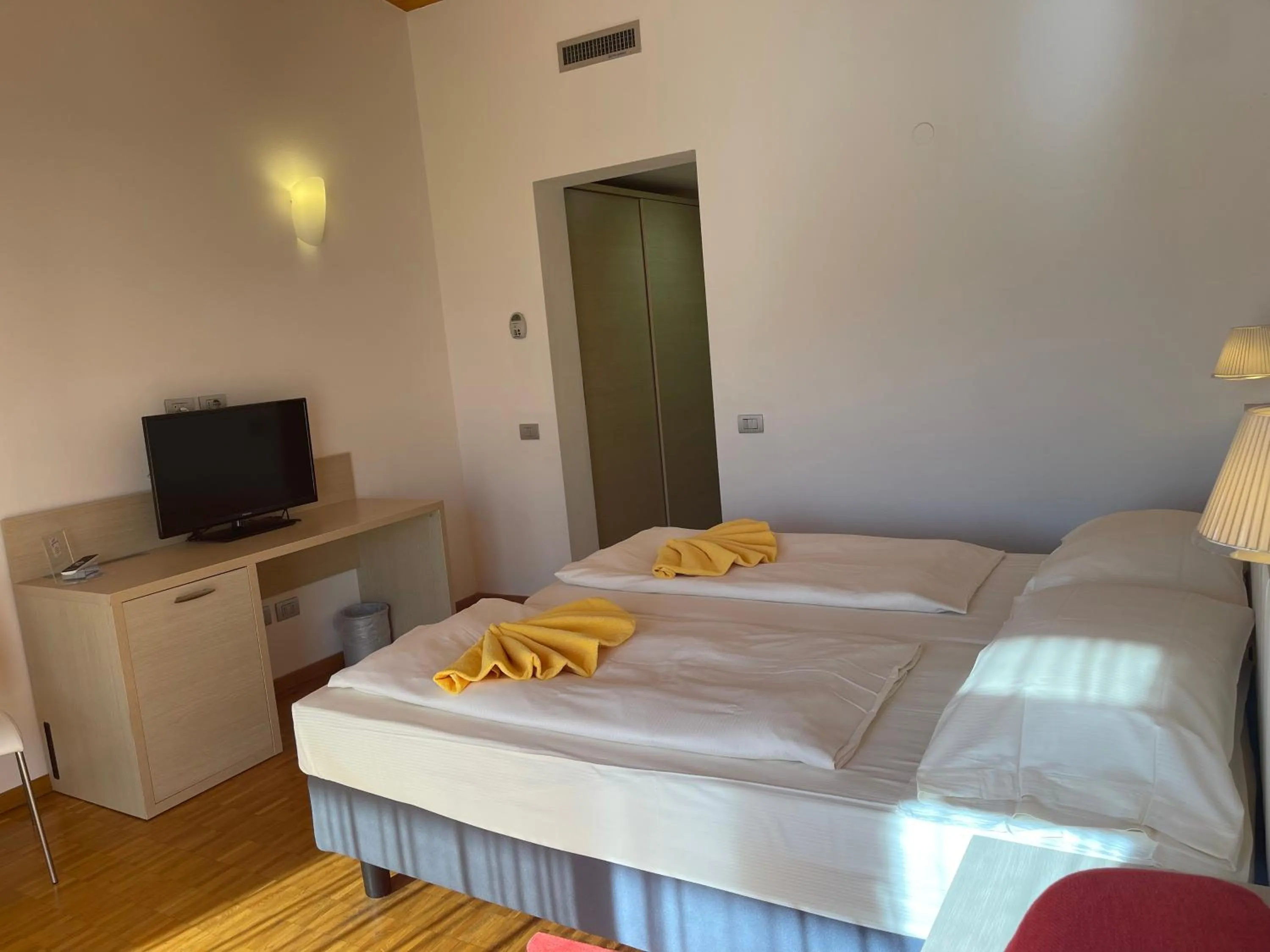 Bedroom, Bed in Garda Sporting Club Hotel