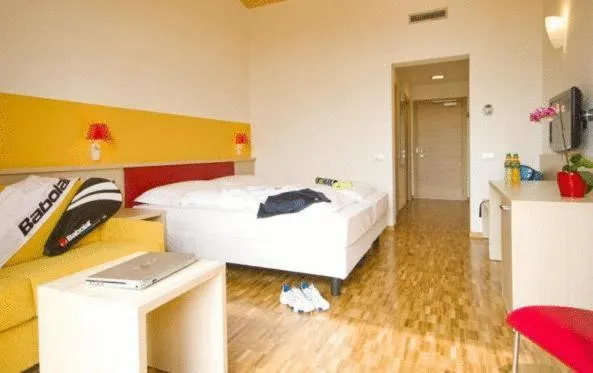 Shower, Bed in Garda Sporting Club Hotel