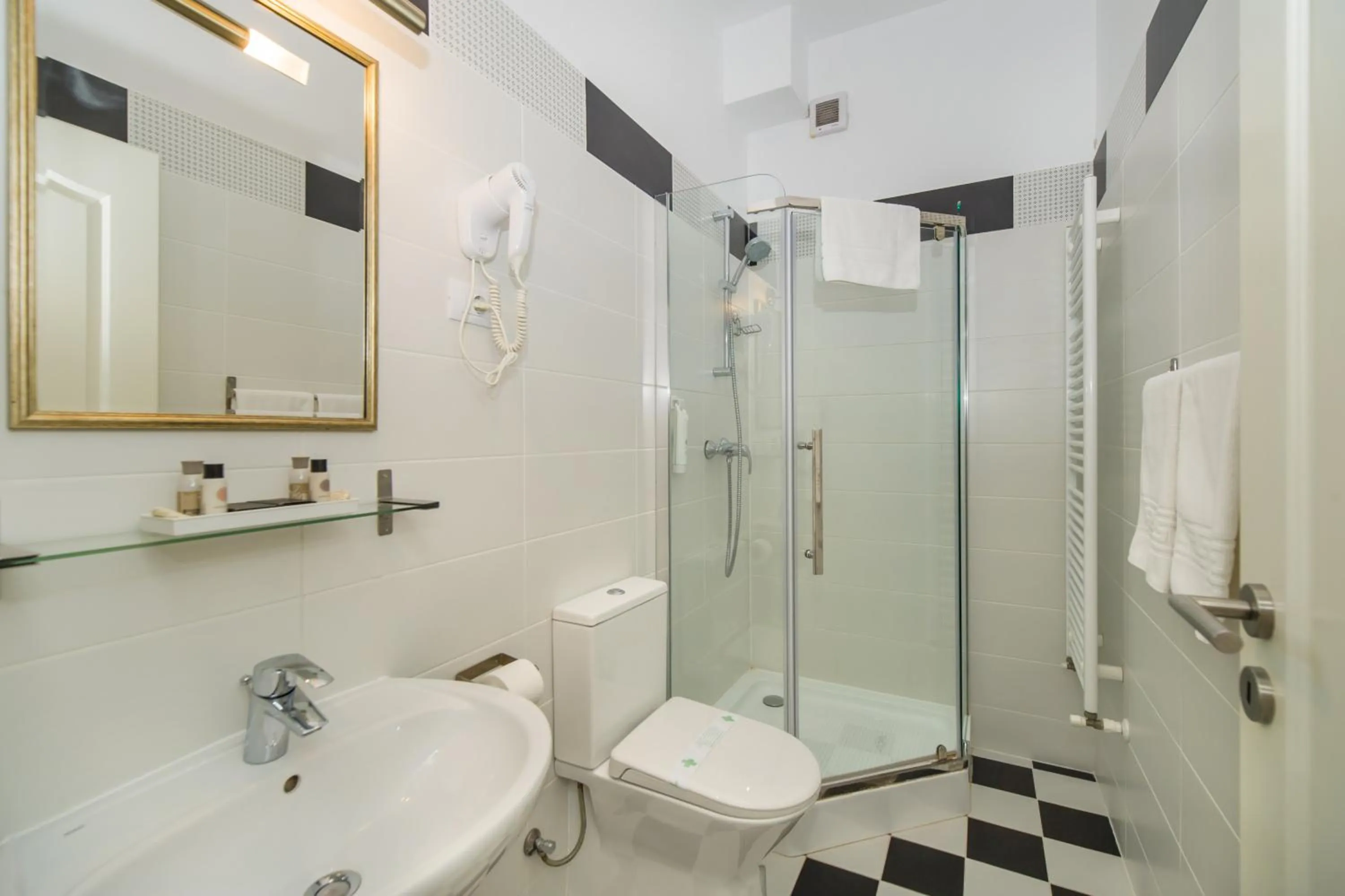 Shower in Casa Moritz