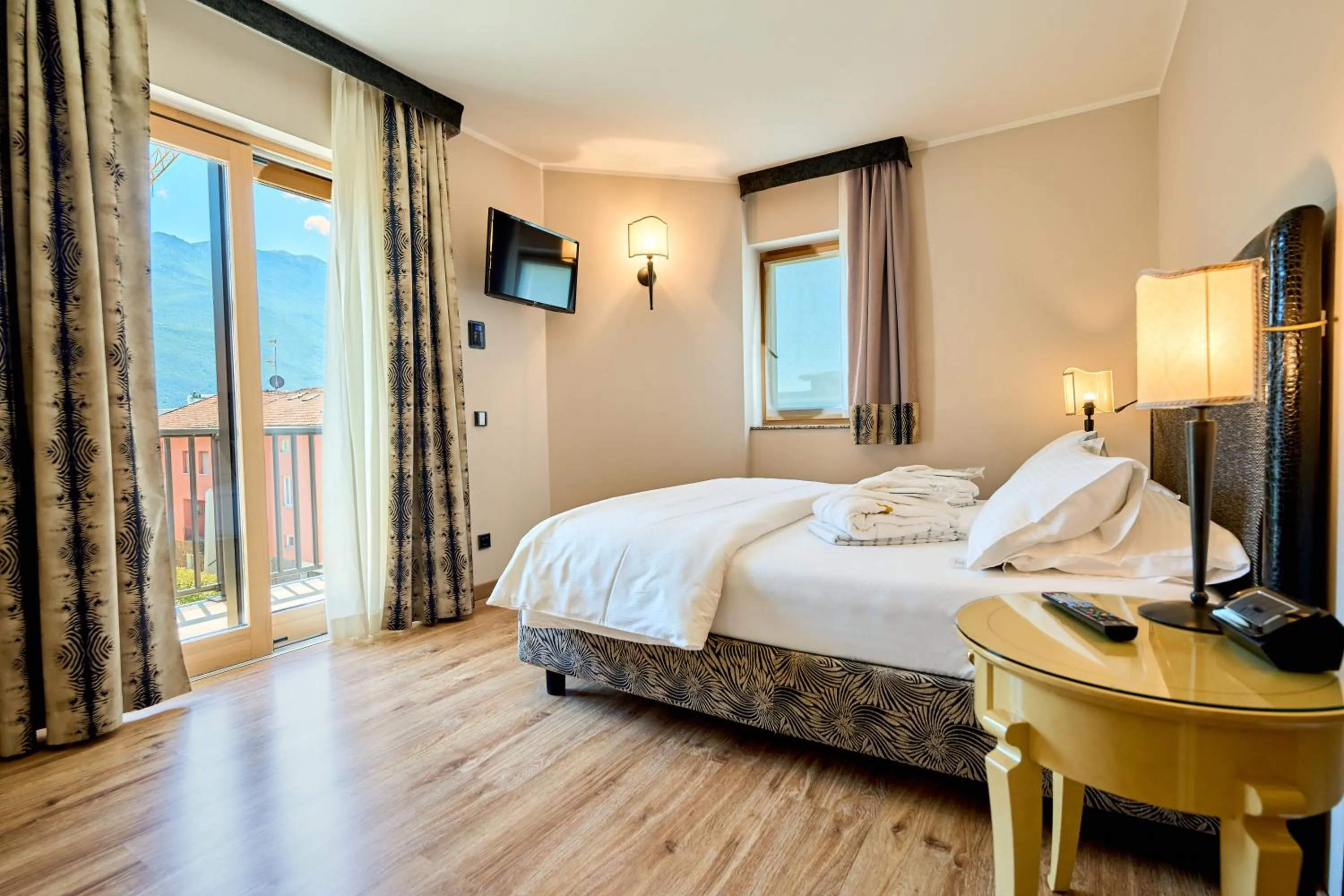 Bedroom, Bed in Parc Hotel Flora S