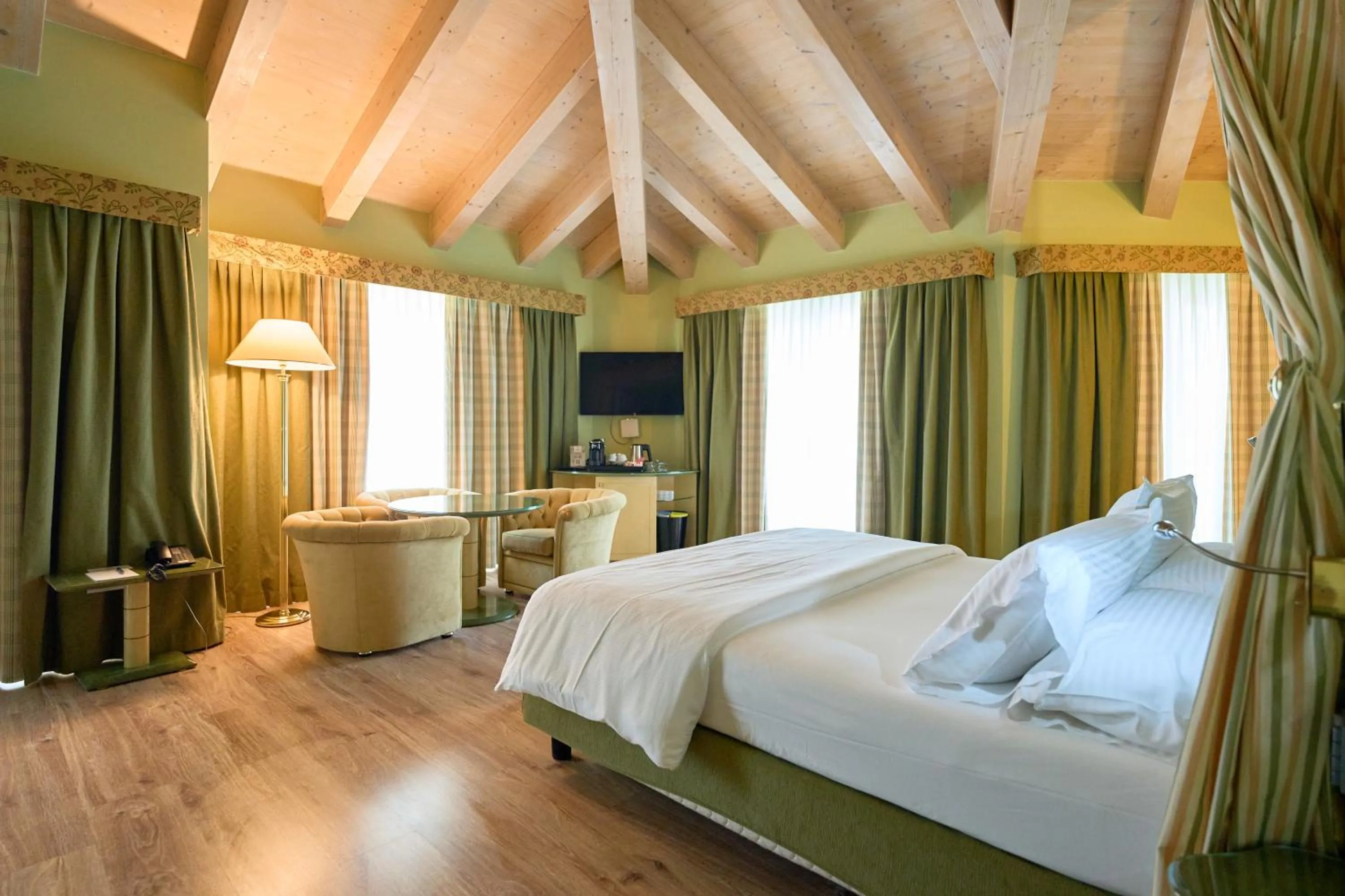 Bedroom, Bed in Parc Hotel Flora S