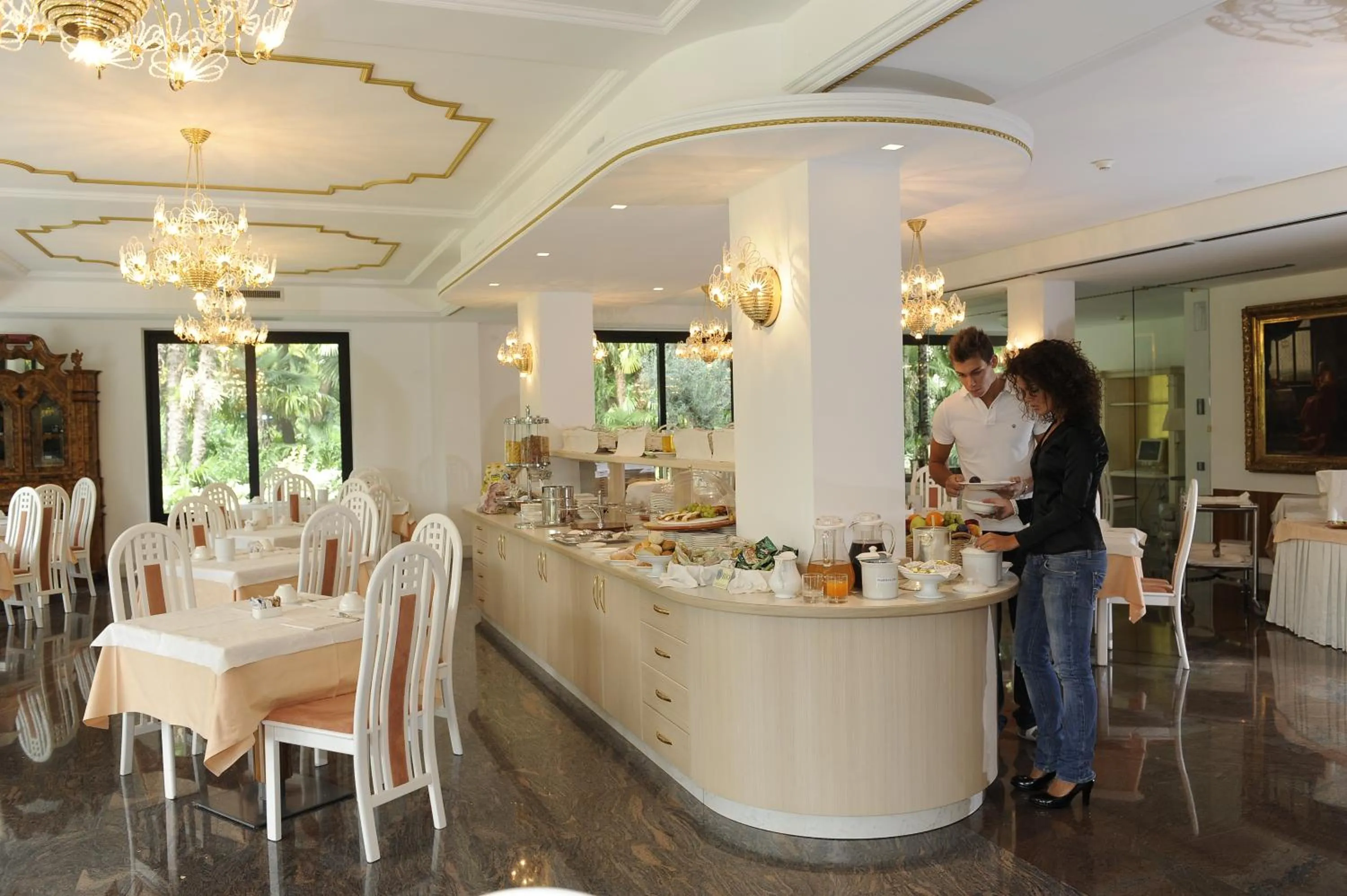 Restaurant/places to eat in Parc Hotel Flora S