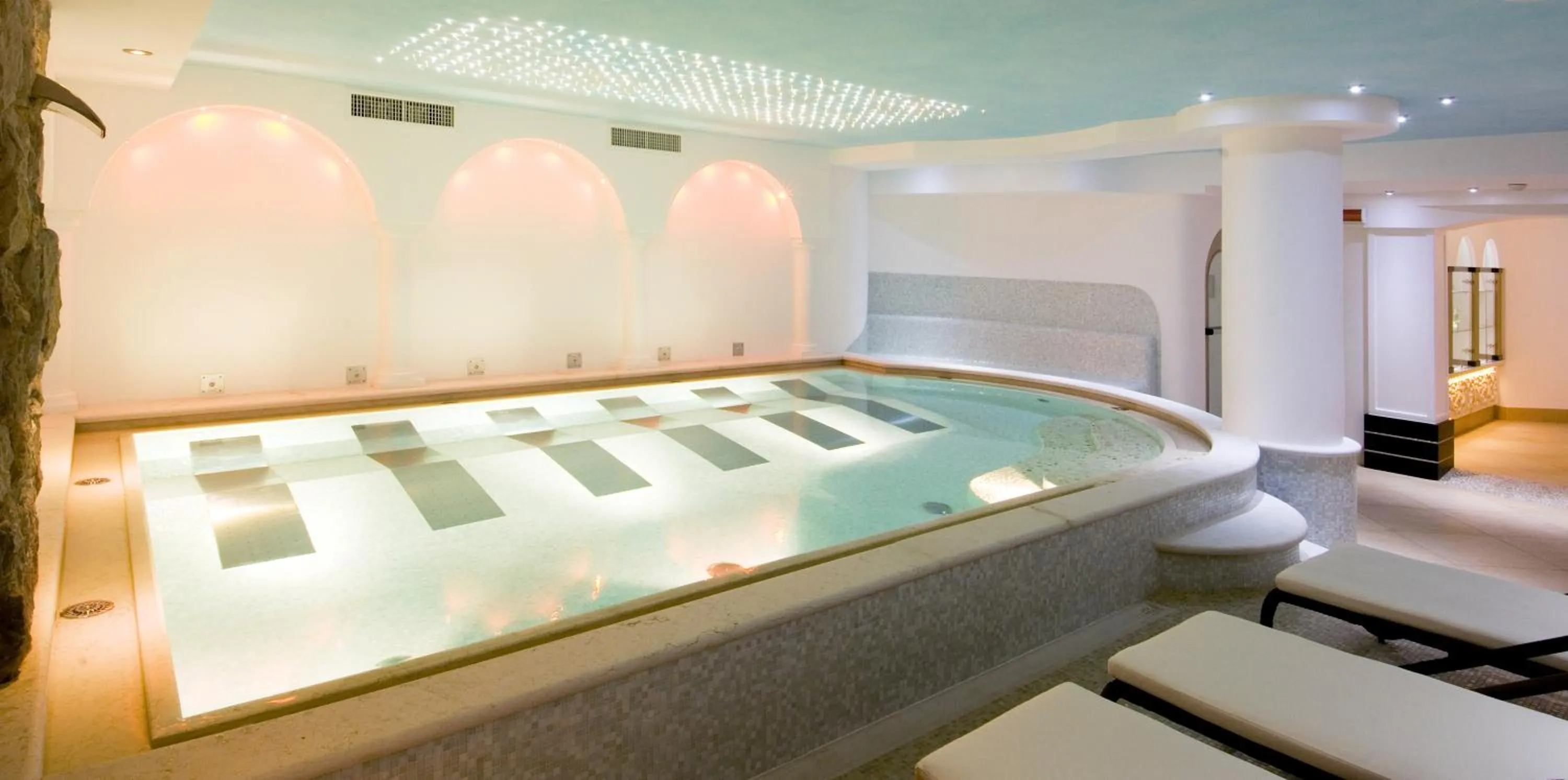 Hot Tub, Bed in Parc Hotel Flora S