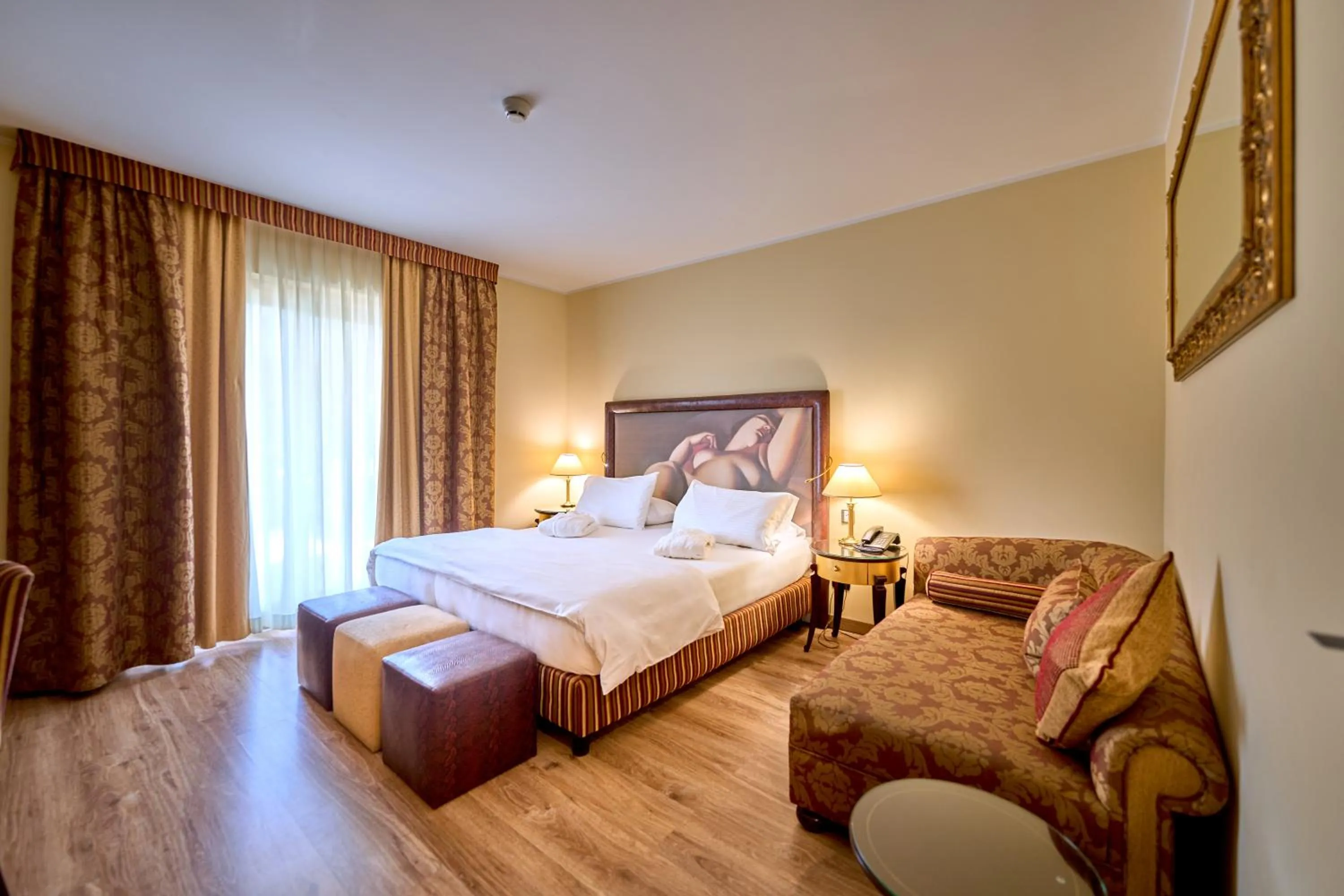 Bedroom, Bed in Parc Hotel Flora S