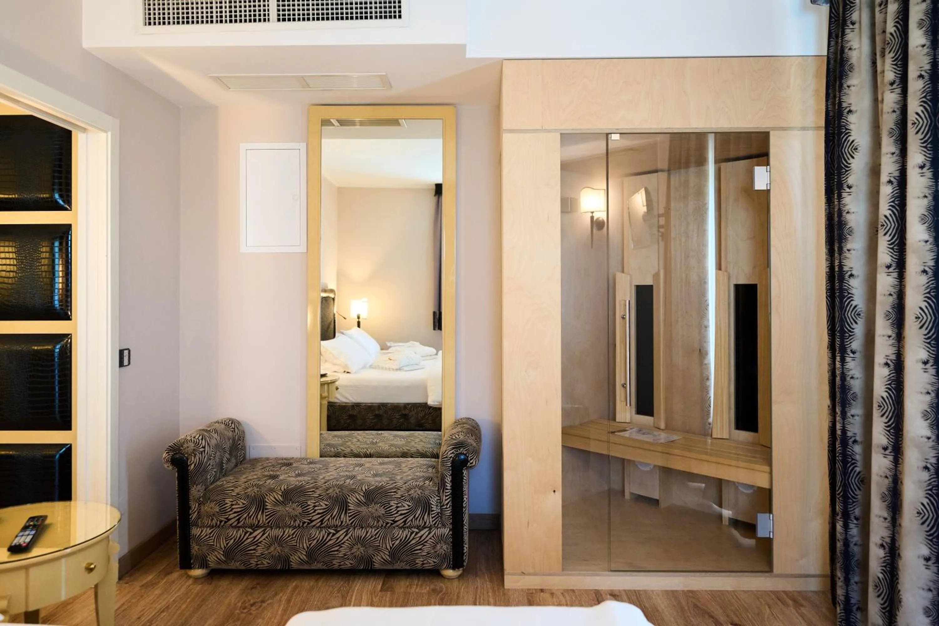 Bedroom, Bed in Parc Hotel Flora S