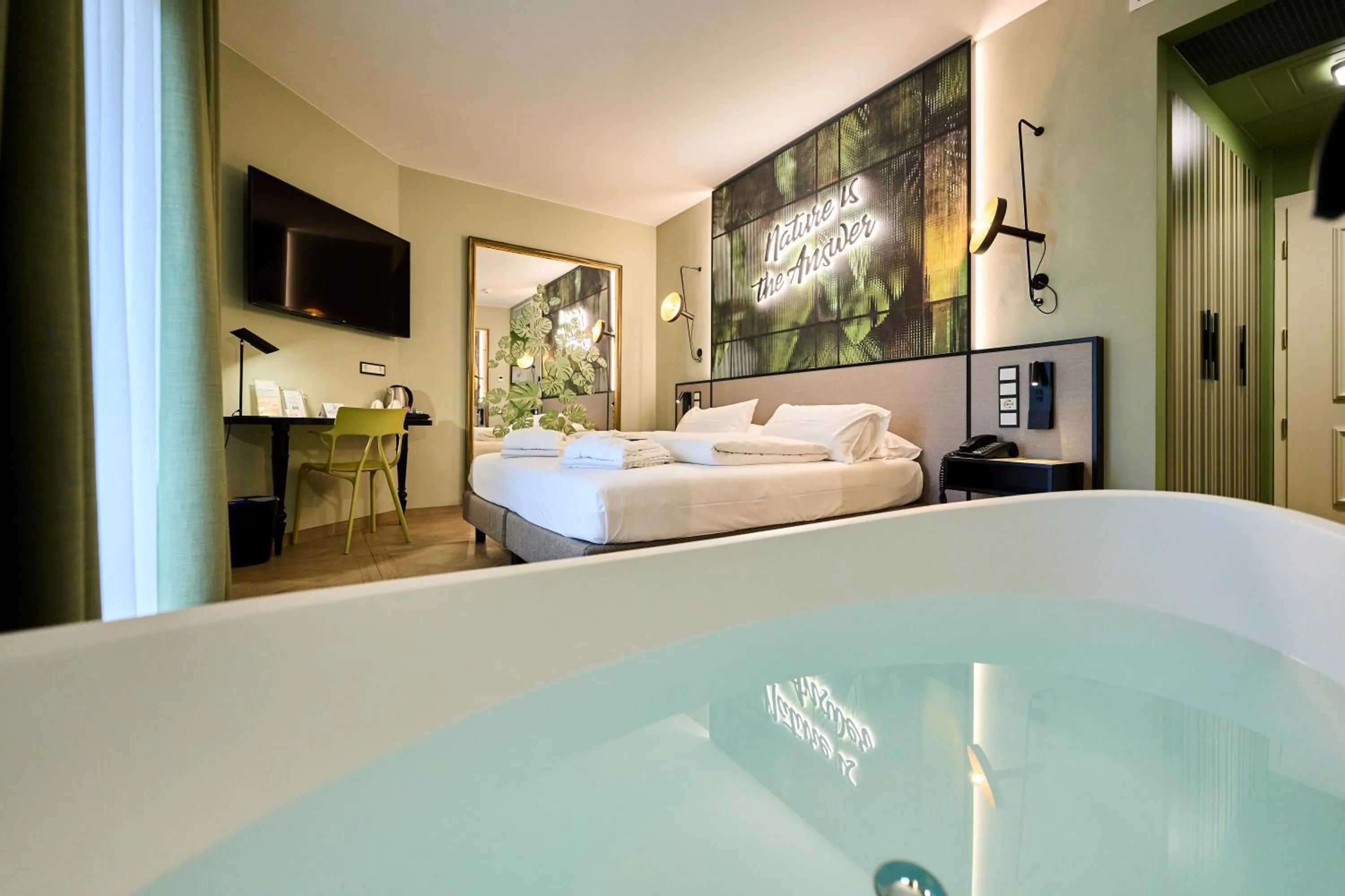 Bedroom, Bed in Parc Hotel Flora S