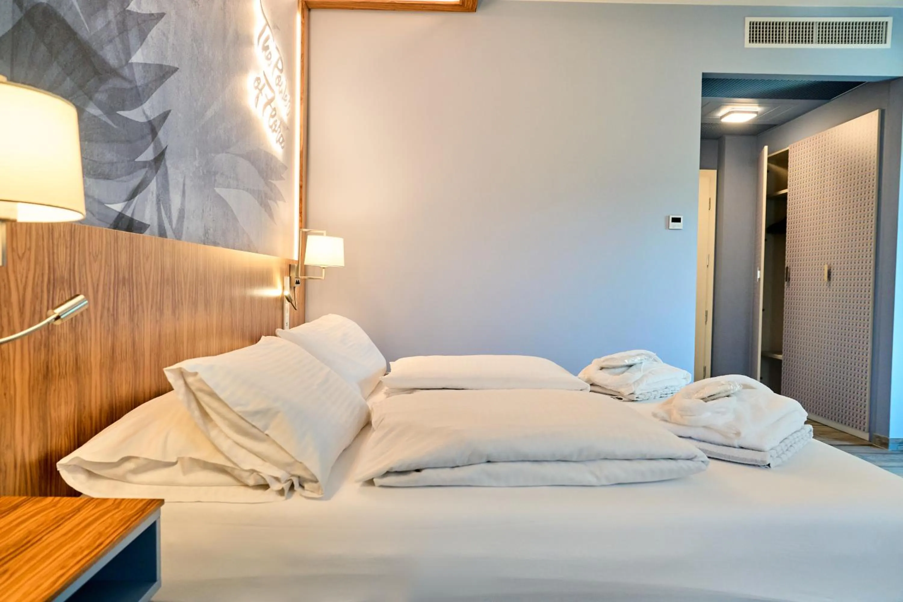 Bedroom, Bed in Parc Hotel Flora S